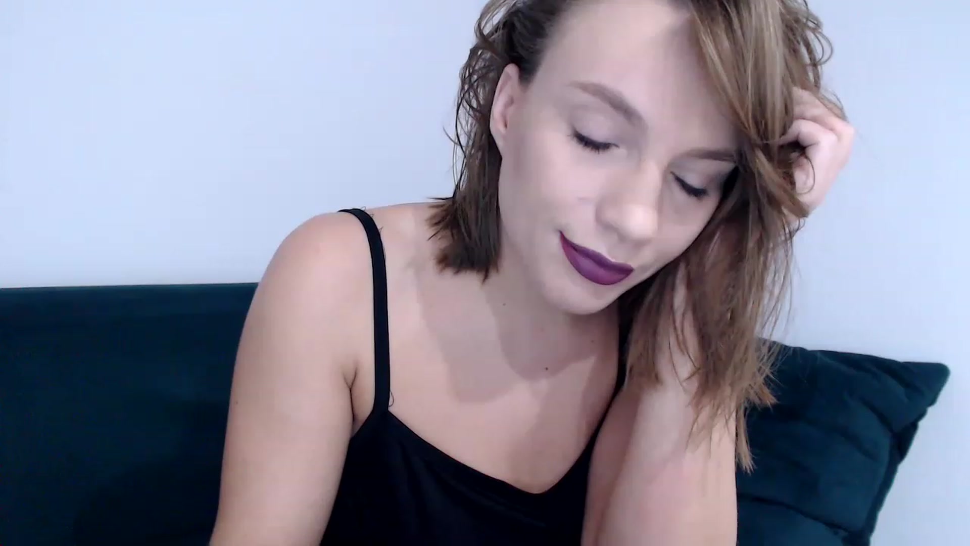 Gallery image thumbnail from call_me_em's myfreecams stream on, 01/22/2023, 10:12 image 2 of 20
