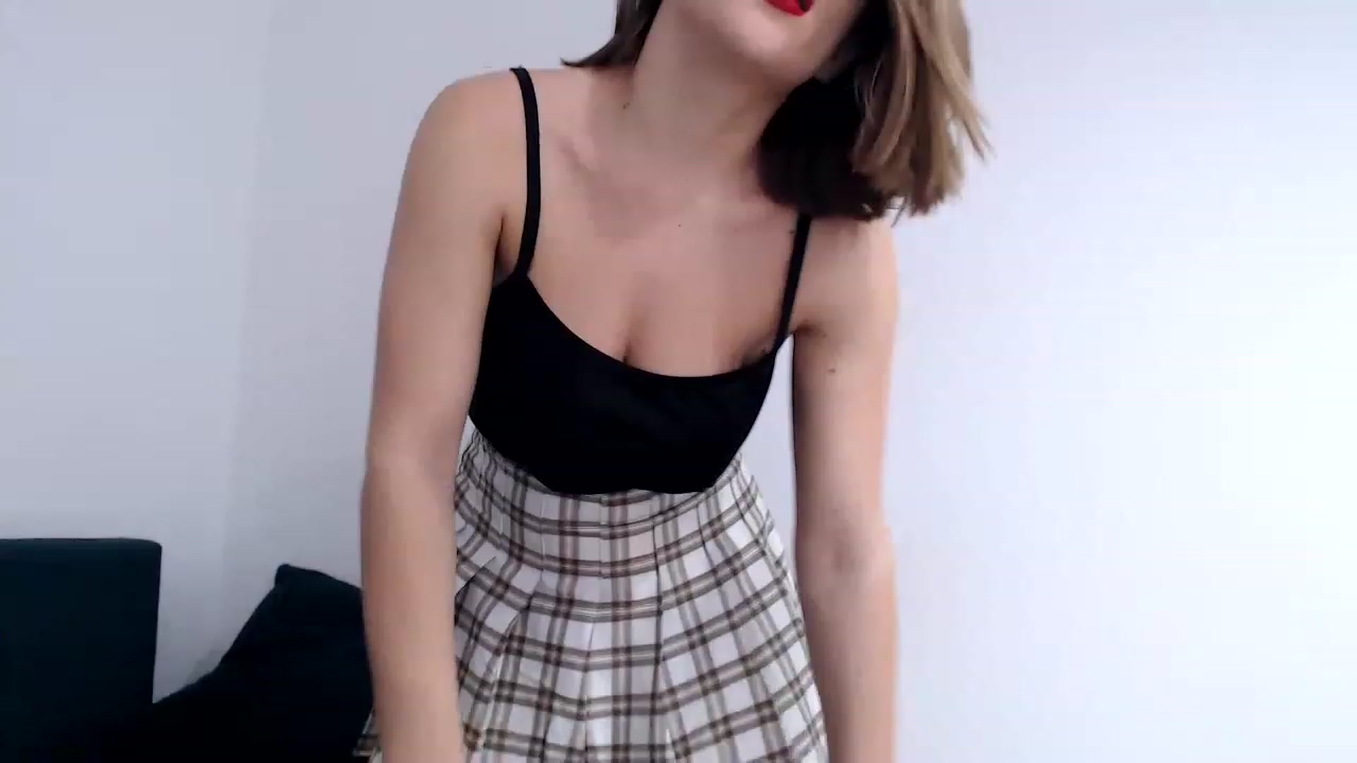 Gallery image thumbnail from call_me_em's myfreecams stream on, 01/22/2023, 13:19 image 5 of 20