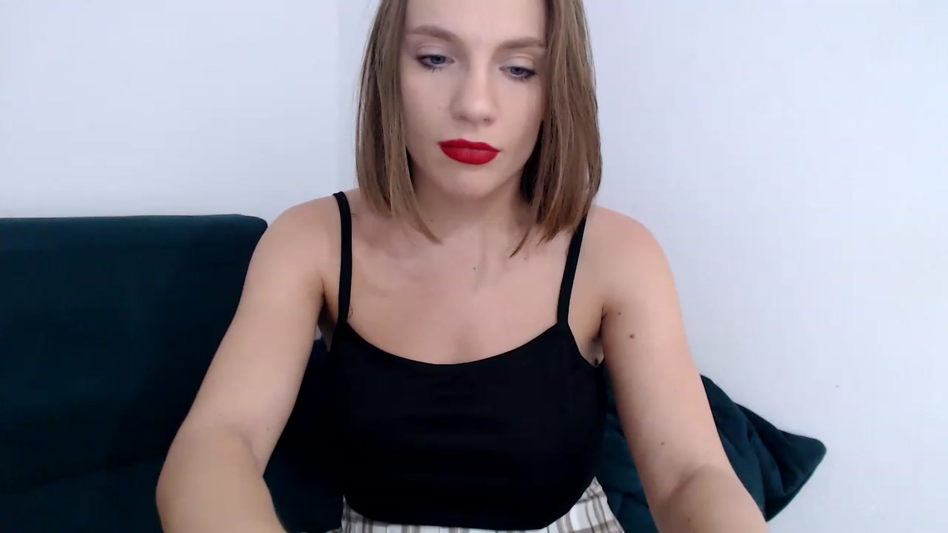 Gallery image thumbnail from call_me_em's myfreecams stream on, 01/22/2023, 13:19 image 13 of 20