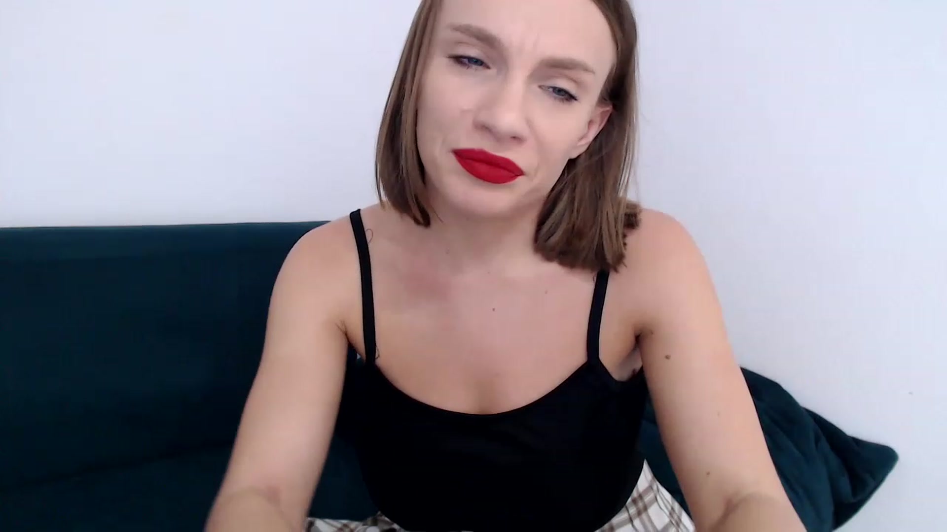 Gallery image thumbnail from call_me_em's myfreecams stream on, 01/22/2023, 13:19 image 3 of 20