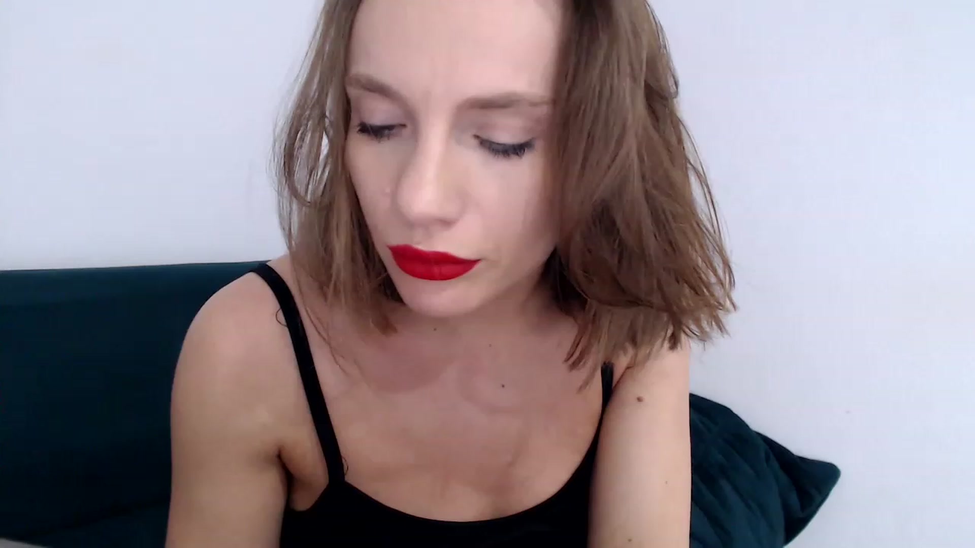 Gallery image thumbnail from call_me_em's myfreecams stream on, 01/22/2023, 13:19 image 6 of 20