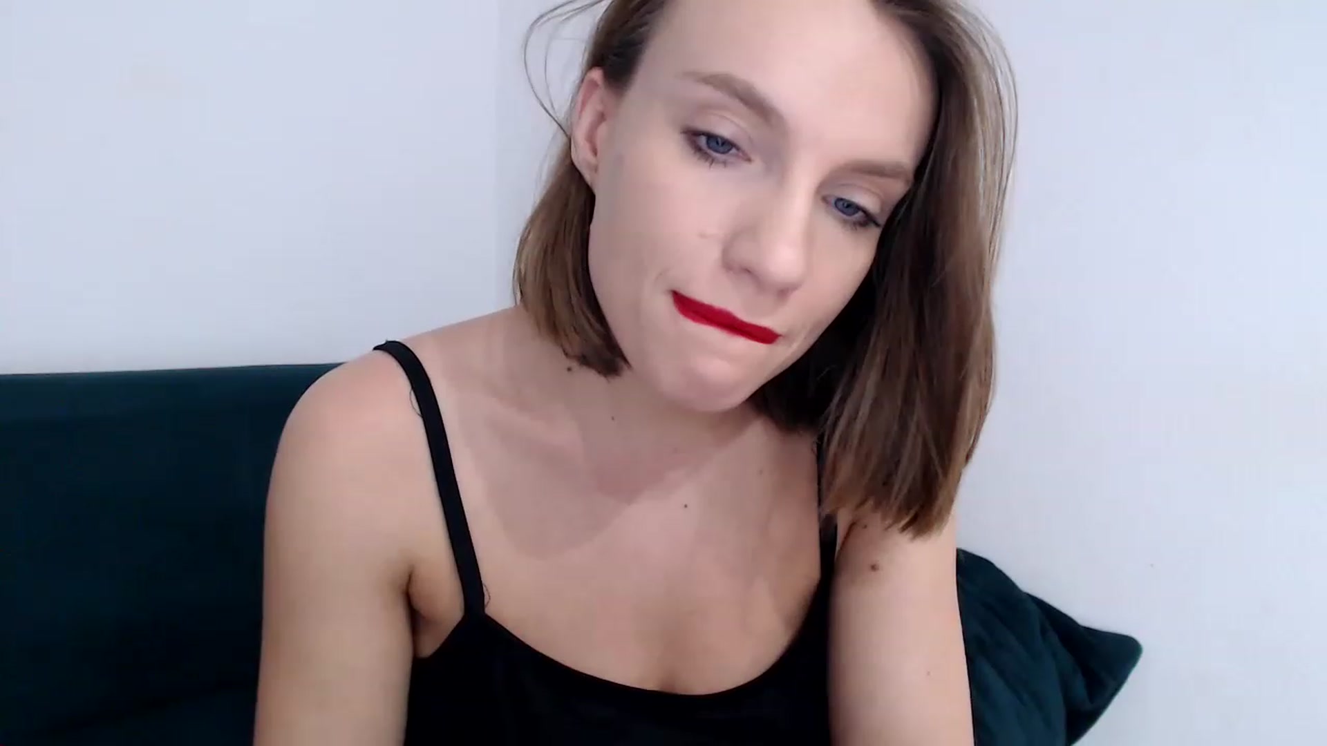 Gallery image thumbnail from call_me_em's myfreecams stream on, 01/22/2023, 13:19 image 11 of 20