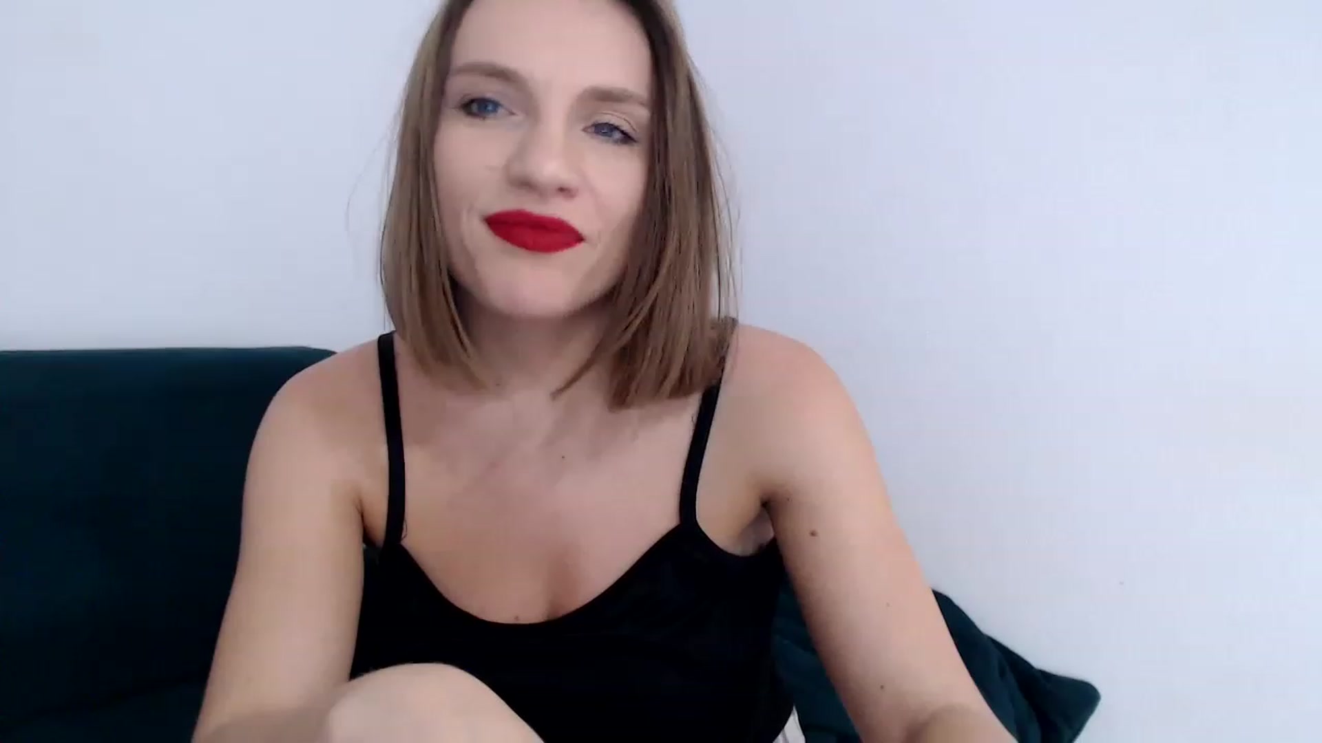 Gallery image thumbnail from call_me_em's myfreecams stream on, 01/22/2023, 13:19 image 17 of 20
