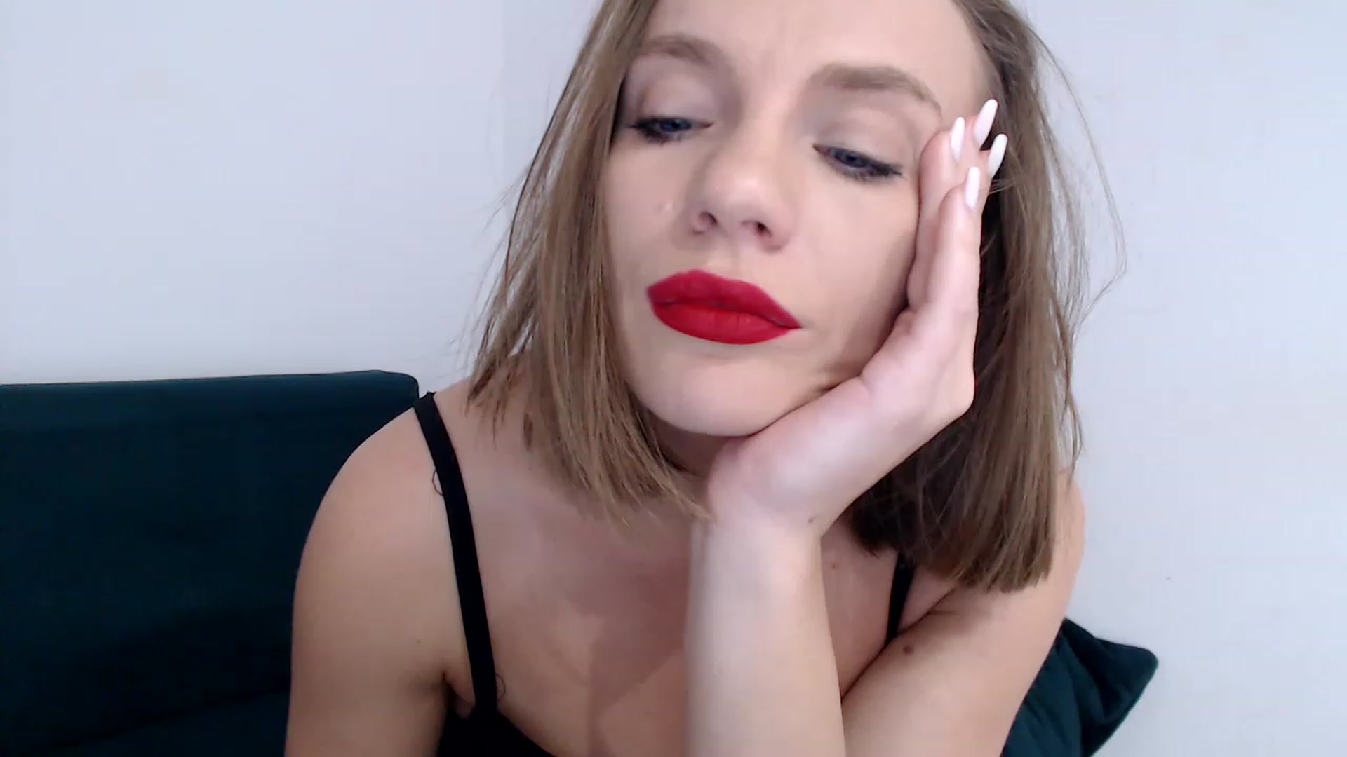 Gallery image thumbnail from call_me_em's myfreecams stream on, 01/22/2023, 13:19 image 8 of 20