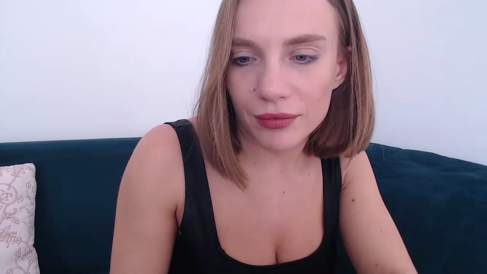 Gallery image thumbnail from call_me_em's myfreecams stream on, 01/31/2023, 12:56 image 18 of 20