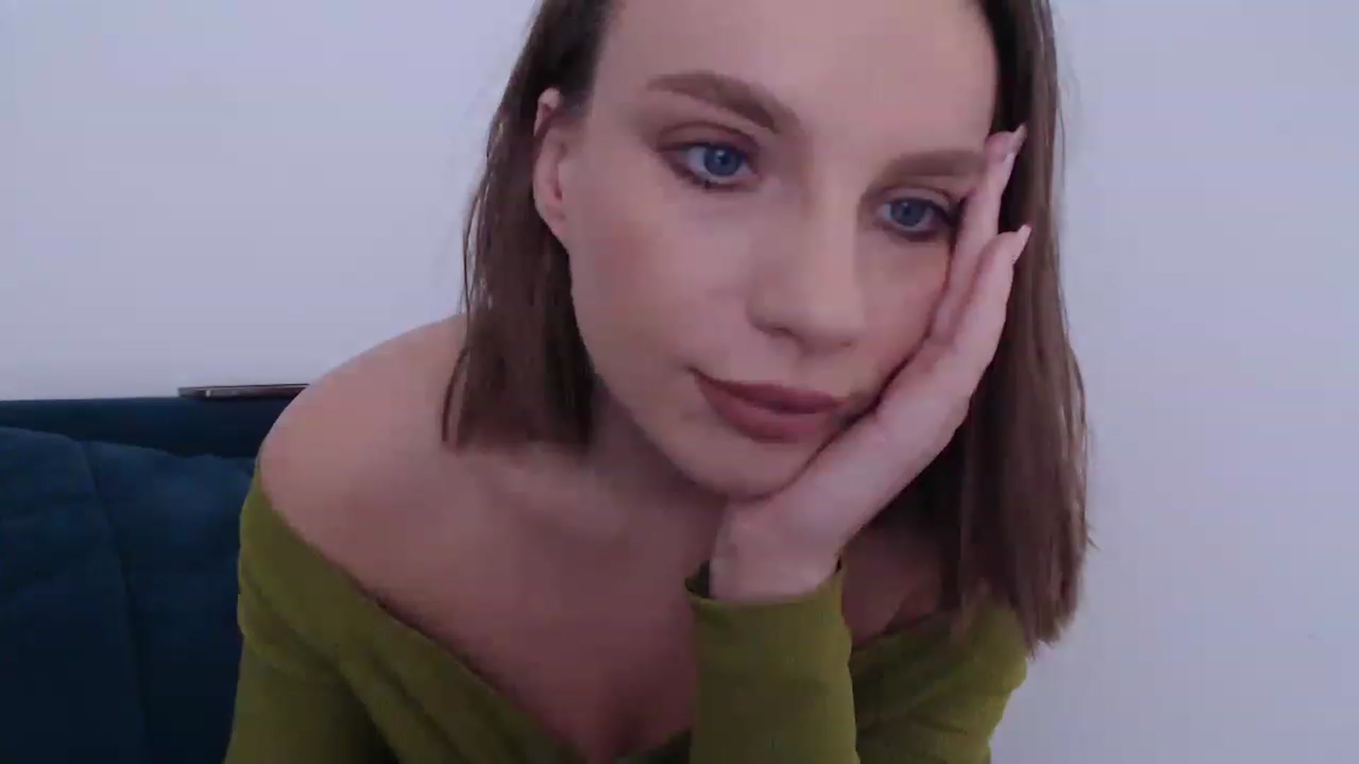 Gallery image thumbnail from call_me_em's myfreecams stream on, 02/02/2023, 10:33 image 3 of 20