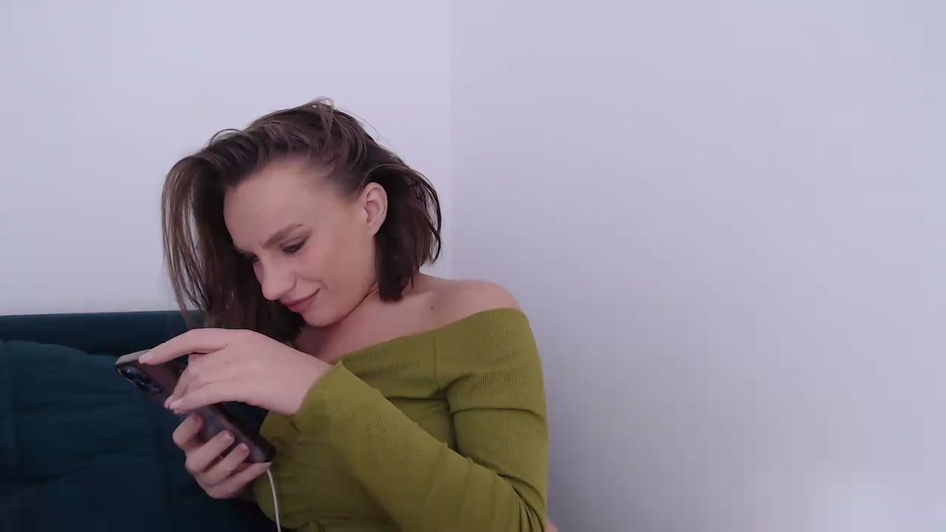 Gallery image thumbnail from call_me_em's myfreecams stream on, 02/02/2023, 10:33 image 7 of 20