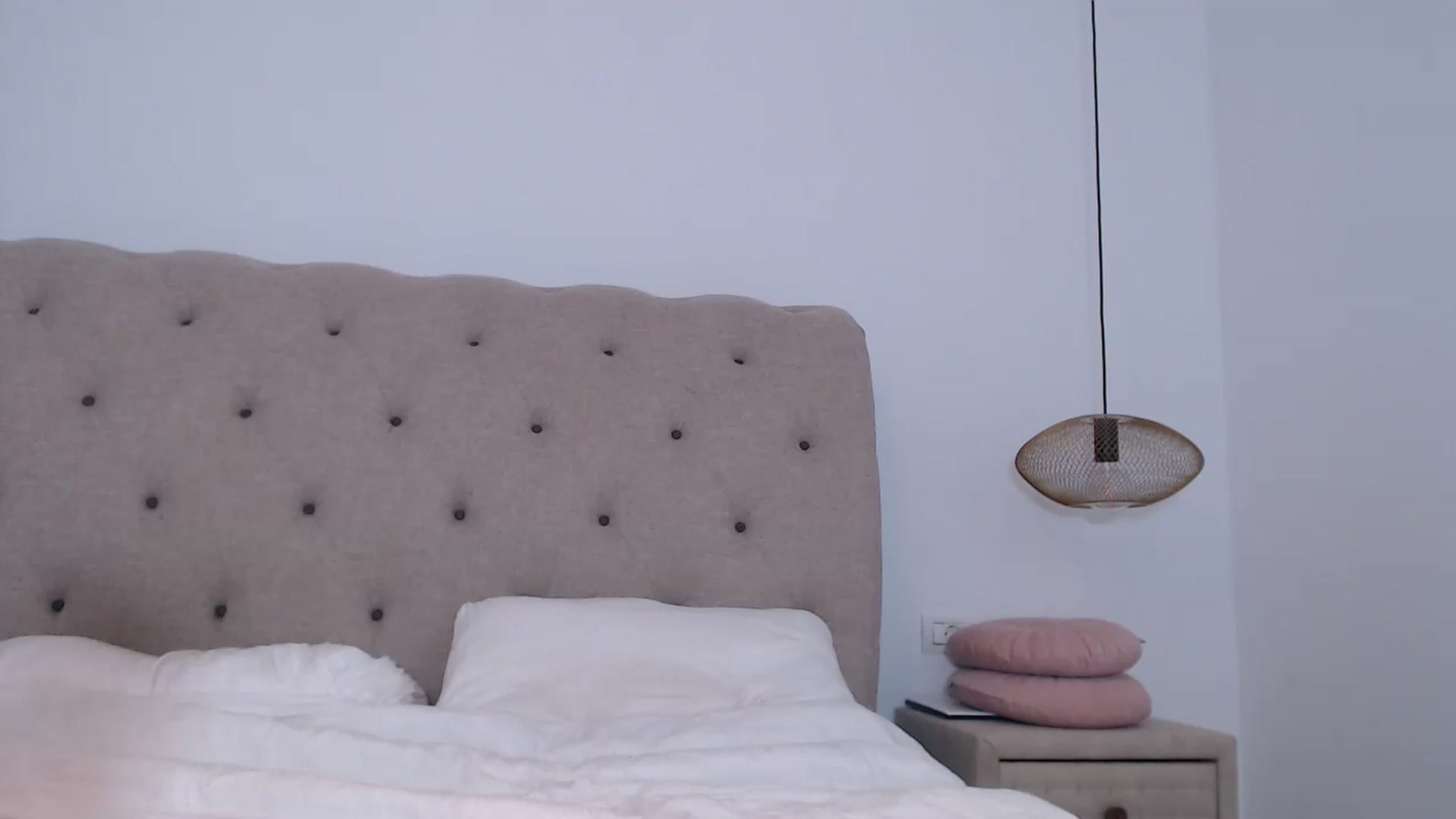 Gallery image thumbnail from call_me_em's myfreecams stream on, 02/06/2023, 18:23 image 12 of 20