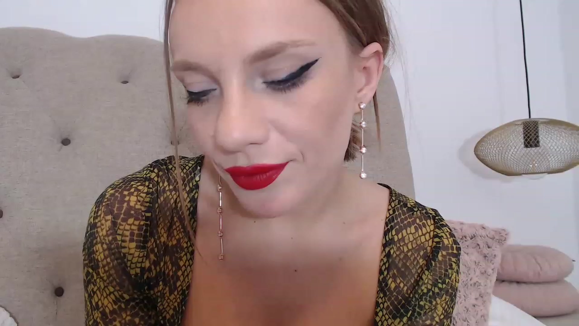 Gallery image thumbnail from call_me_em's myfreecams stream on, 02/07/2023, 20:23 image 19 of 20