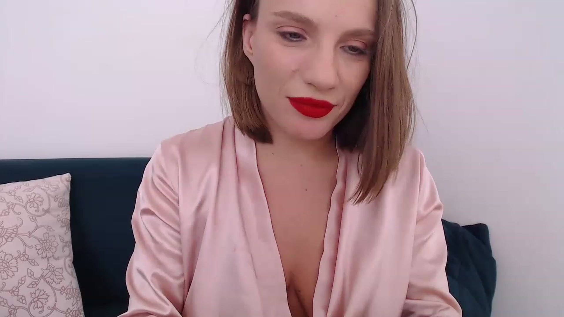 Gallery image thumbnail from call_me_em's myfreecams stream on, 02/14/2023, 12:42 image 18 of 20
