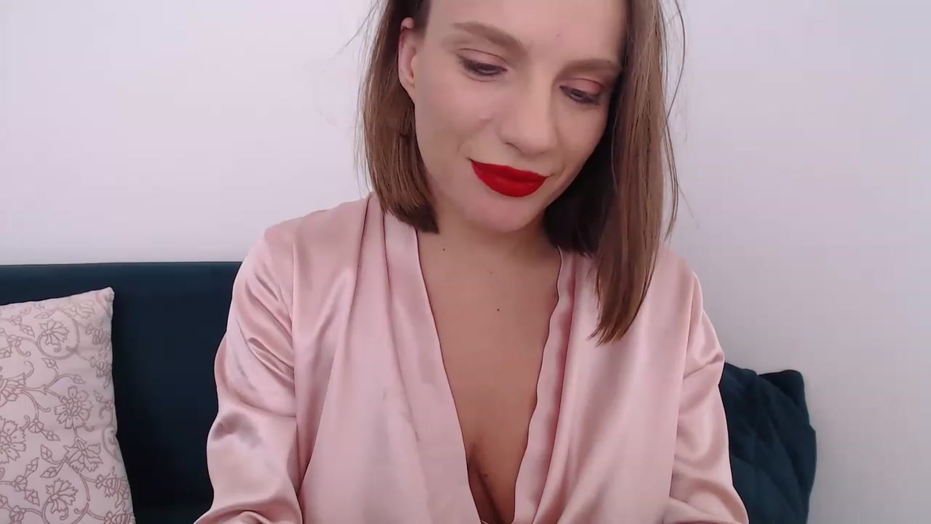 Gallery image thumbnail from call_me_em's myfreecams stream on, 02/14/2023, 12:42 image 16 of 20