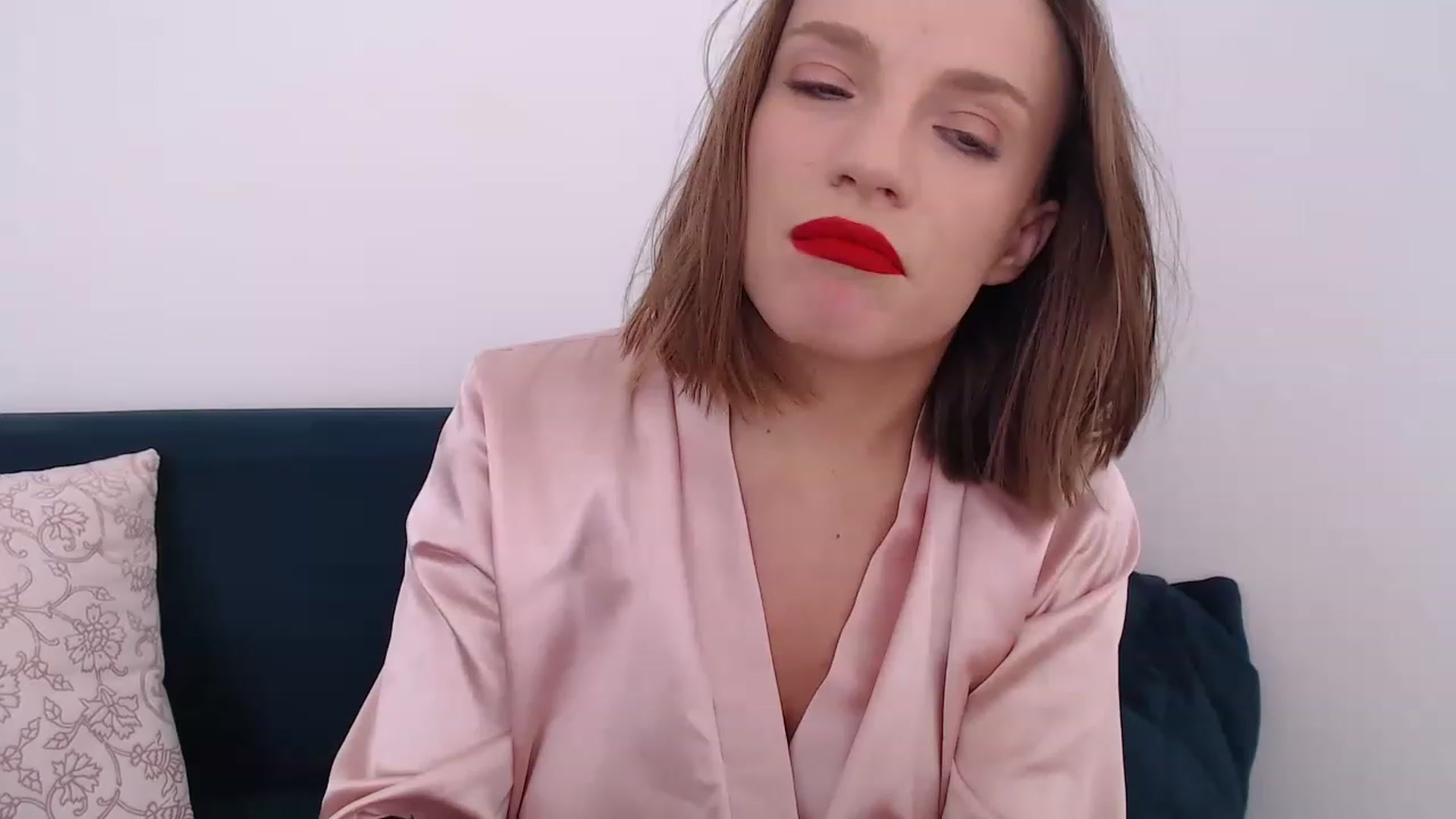 Gallery image thumbnail from call_me_em's myfreecams stream on, 02/14/2023, 12:42 image 6 of 20