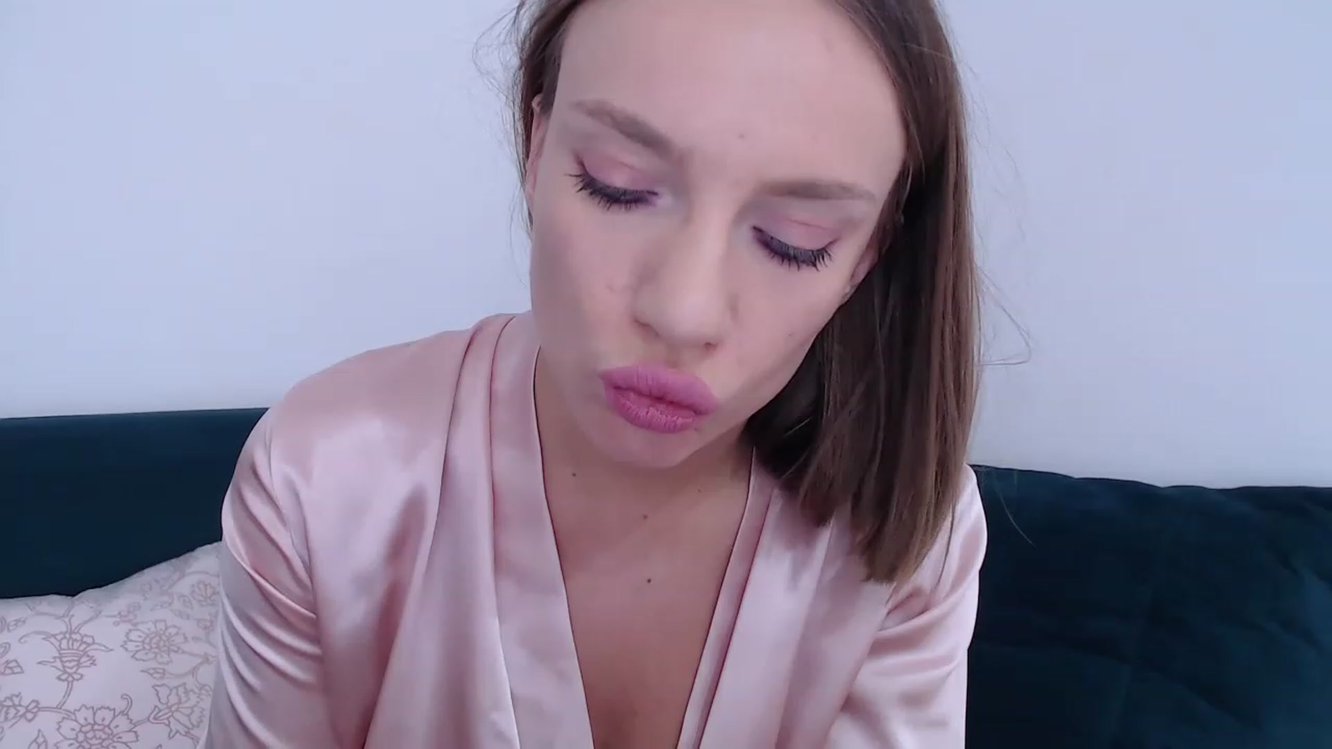 Gallery image thumbnail from call_me_em's myfreecams stream on, 02/17/2023, 09:51 image 3 of 20
