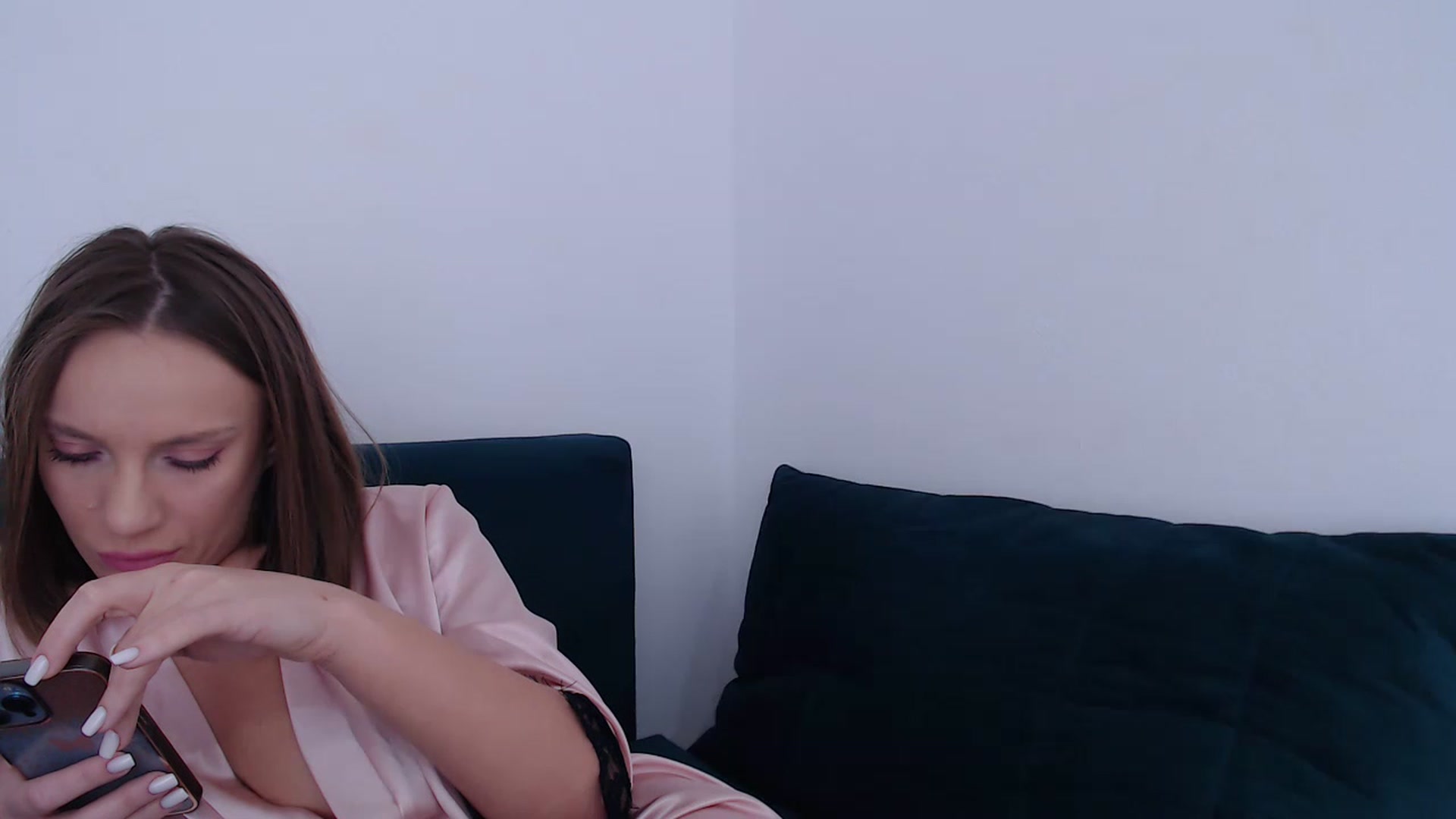 Gallery image thumbnail from call_me_em's myfreecams stream on, 02/17/2023, 09:51 image 16 of 20