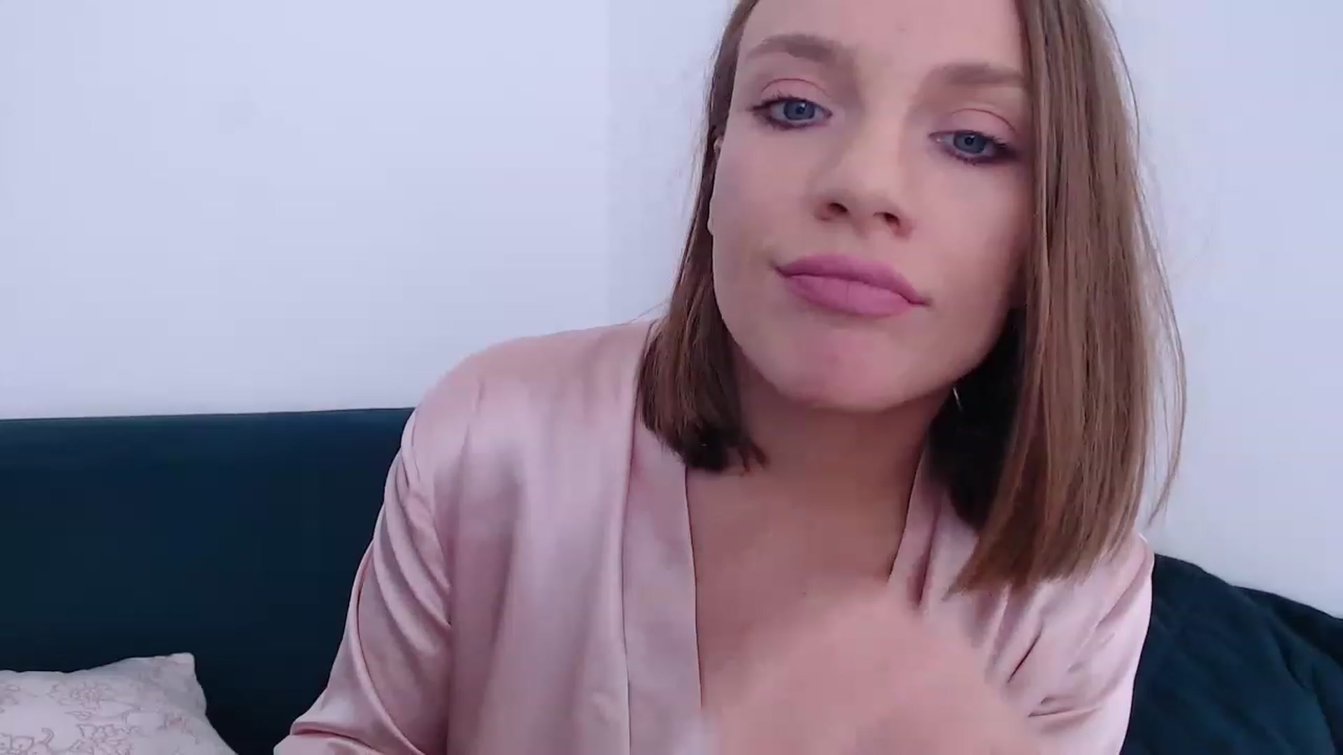 Gallery image thumbnail from call_me_em's myfreecams stream on, 02/17/2023, 13:33 image 10 of 20