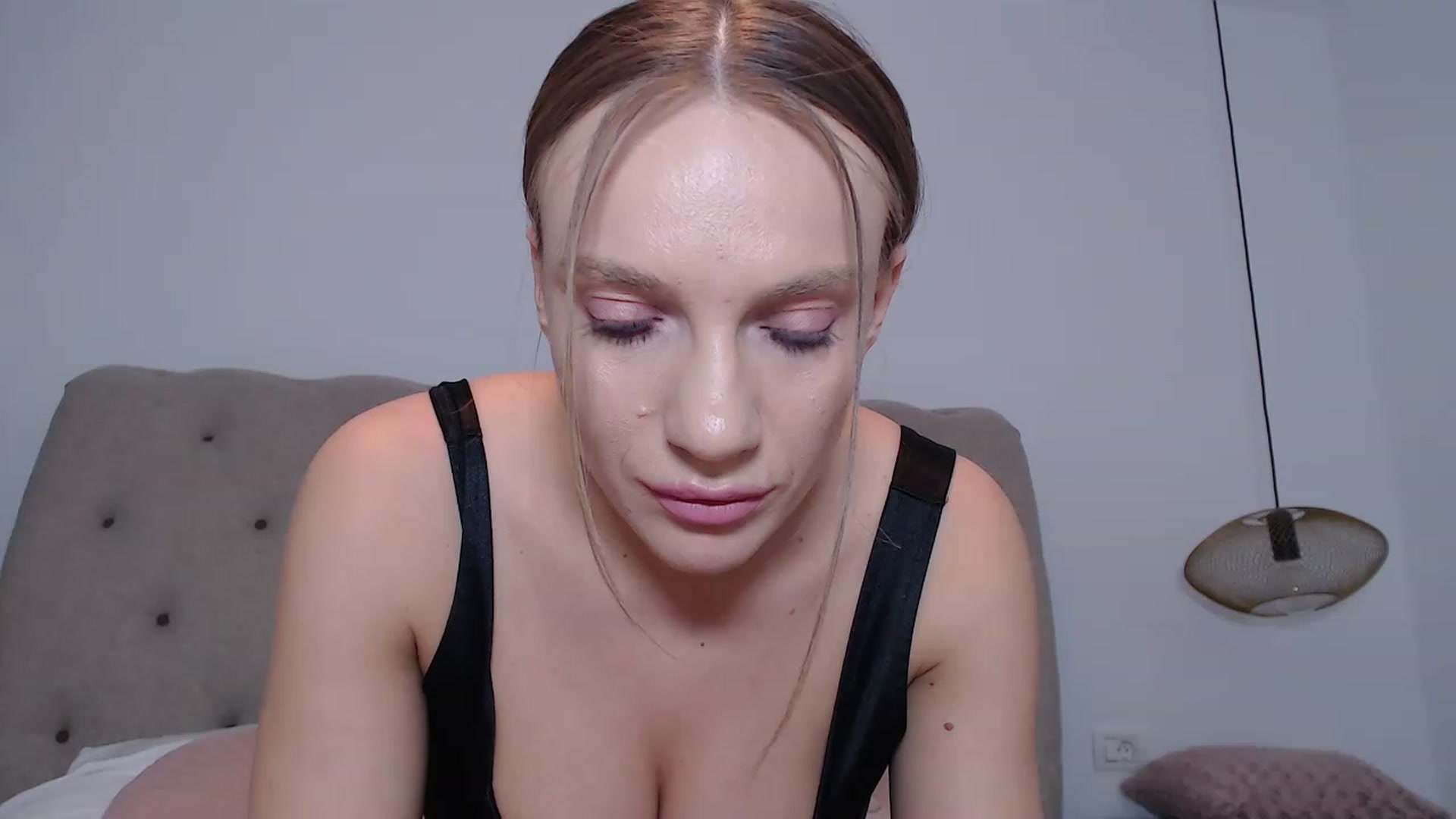 Gallery image thumbnail from call_me_em's myfreecams stream on, 02/17/2023, 20:34 image 16 of 20