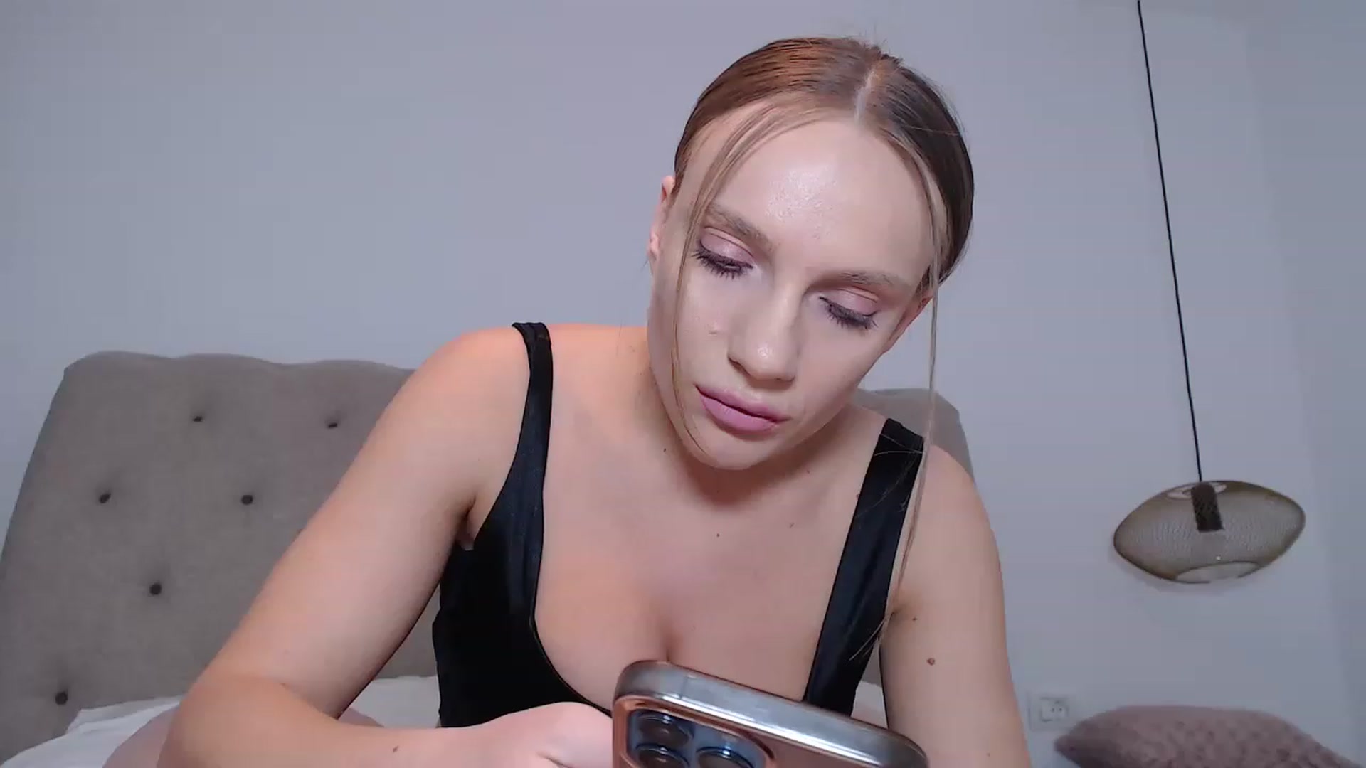 Gallery image thumbnail from call_me_em's myfreecams stream on, 02/17/2023, 20:34 image 17 of 20