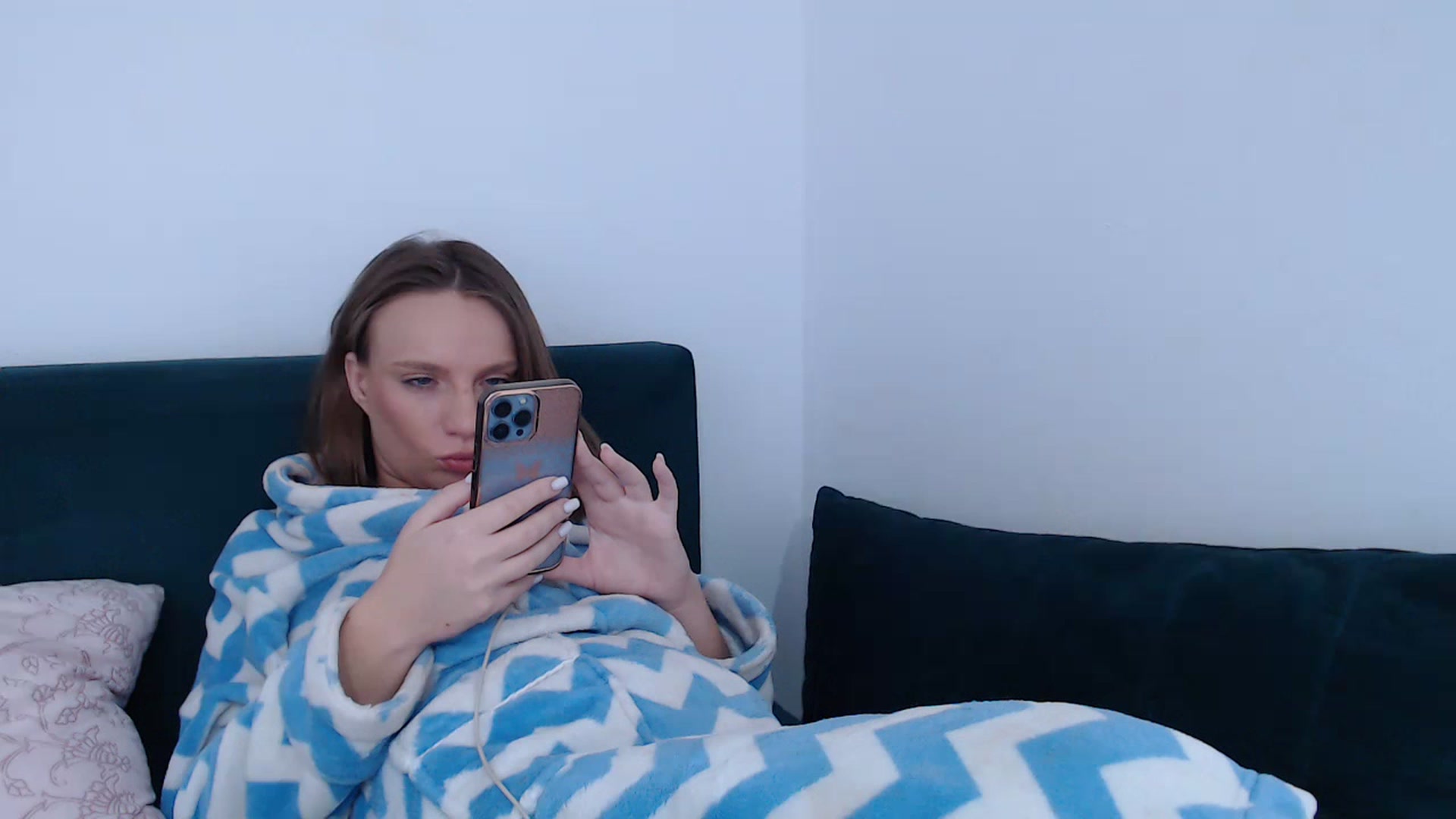 Gallery image thumbnail from call_me_em's myfreecams stream on, 02/24/2023, 08:15 image 18 of 20