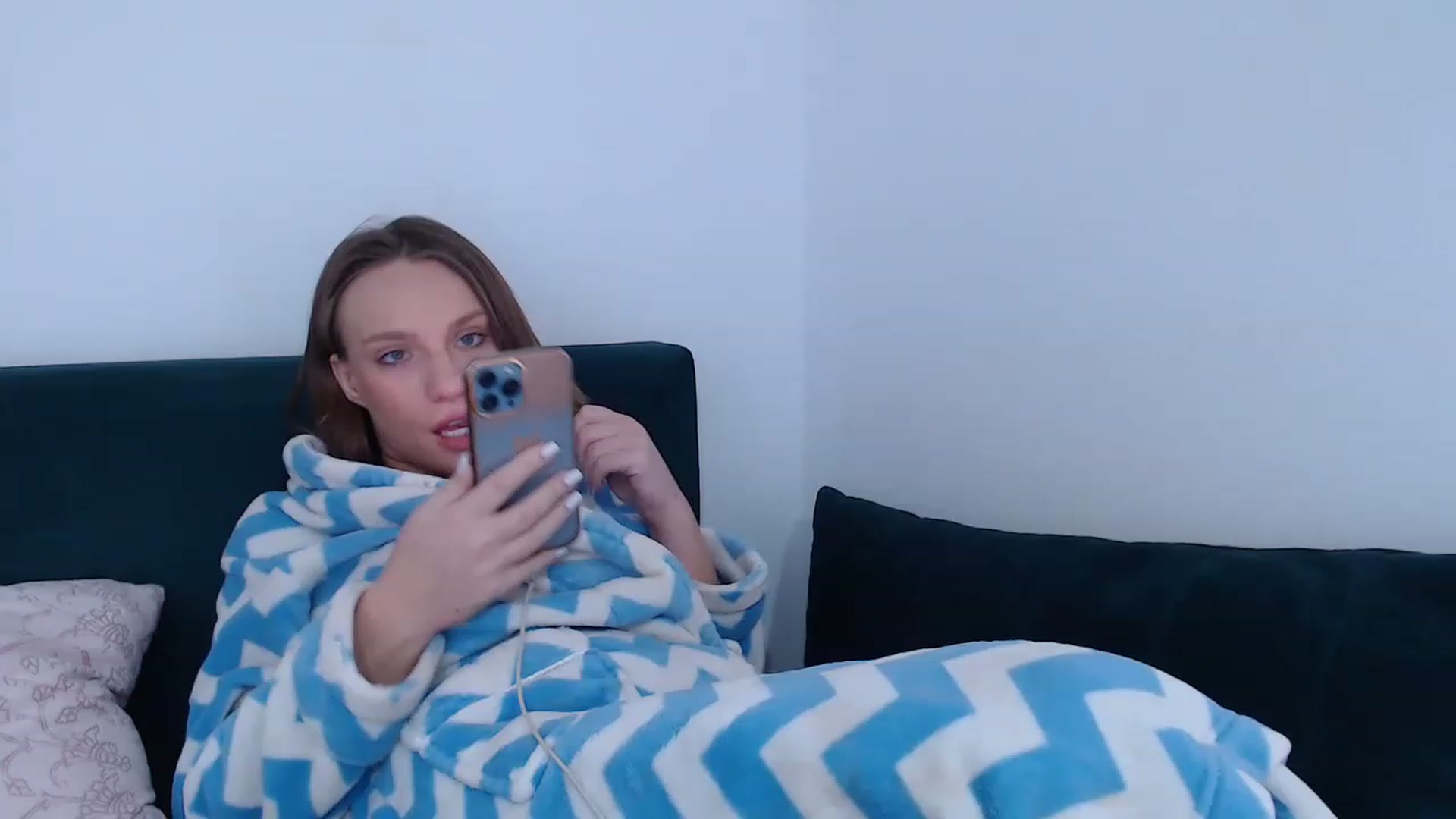 Gallery image thumbnail from call_me_em's myfreecams stream on, 02/24/2023, 08:15 image 17 of 20