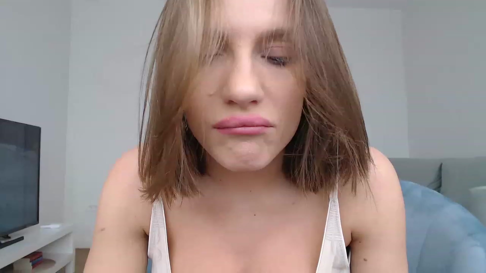 Gallery image thumbnail from call_me_em's myfreecams stream on, 03/06/2023, 09:54 image 13 of 20