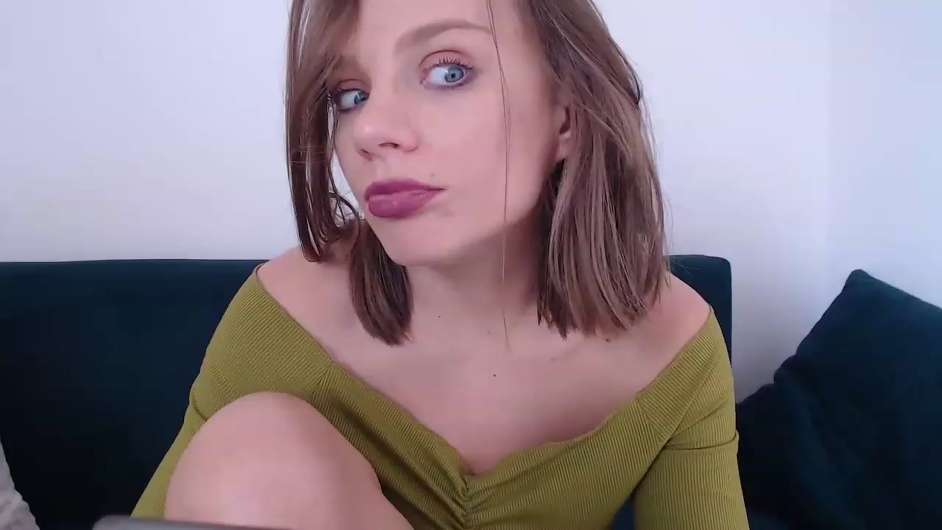 Gallery image thumbnail from call_me_em's myfreecams stream on, 03/10/2023, 10:08 image 20 of 20