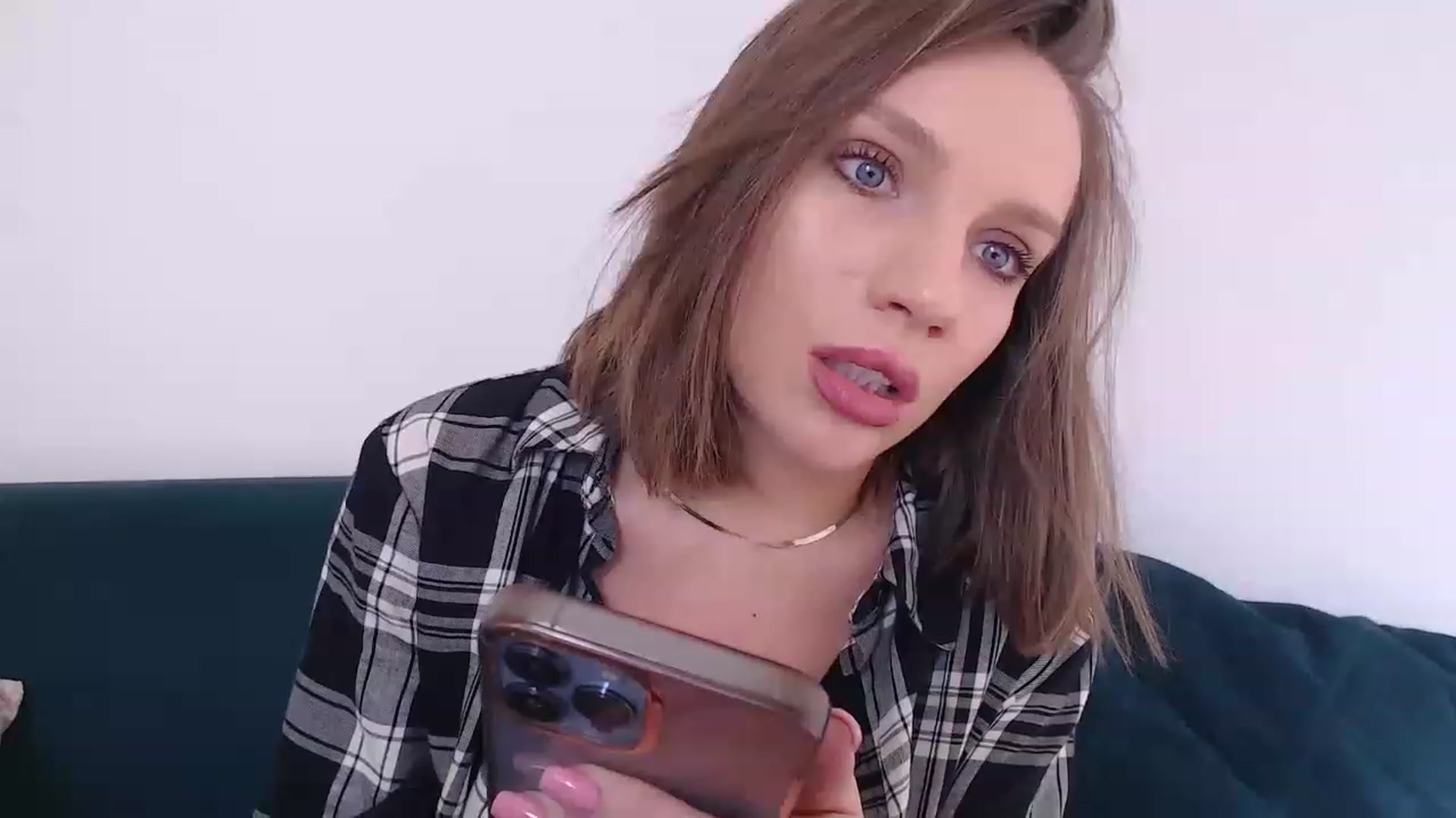 Gallery image thumbnail from call_me_em's myfreecams stream on, 03/14/2023, 09:42 image 18 of 20