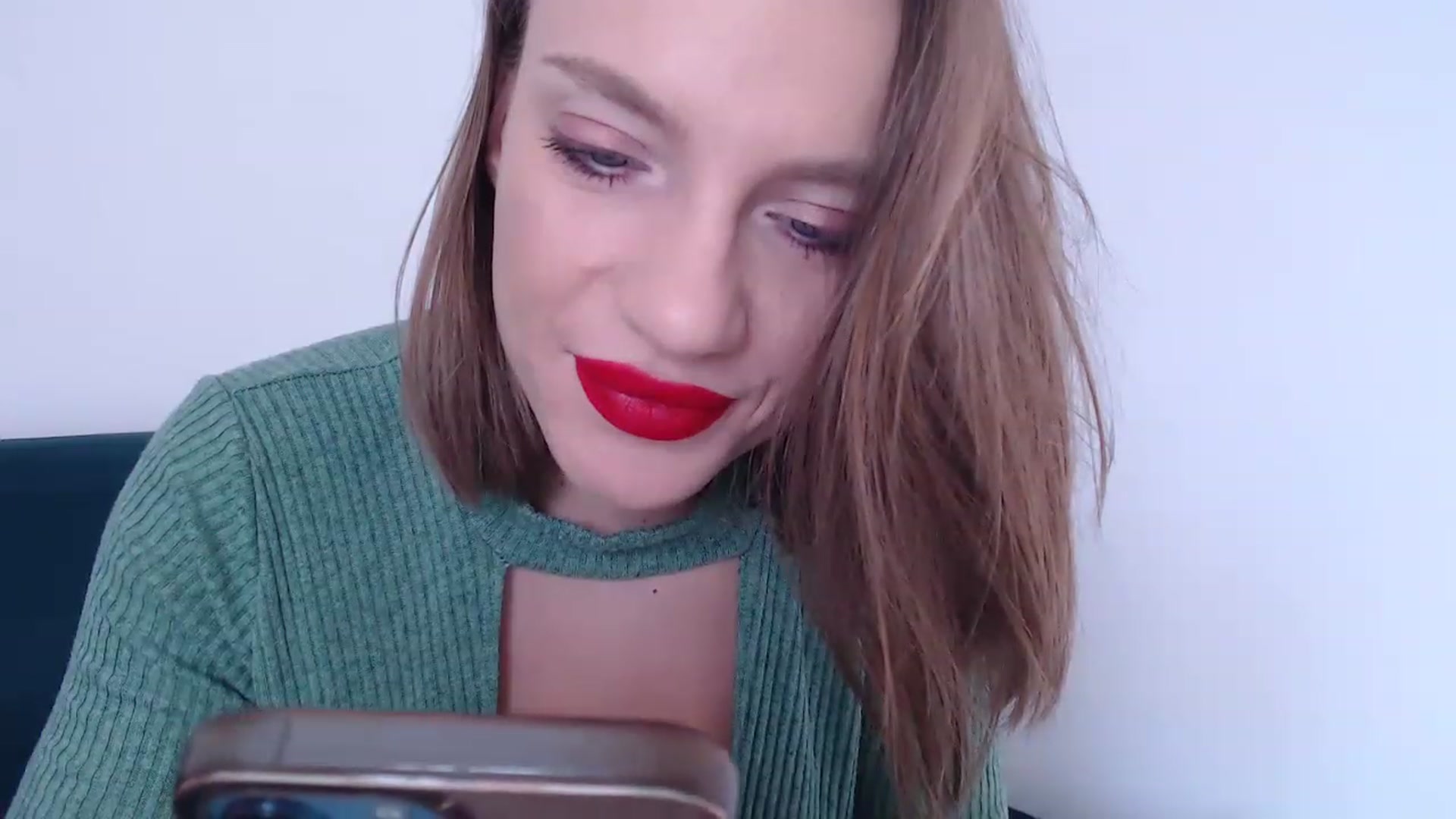 Gallery image thumbnail from call_me_em's myfreecams stream on, 03/17/2023, 08:25 image 10 of 20