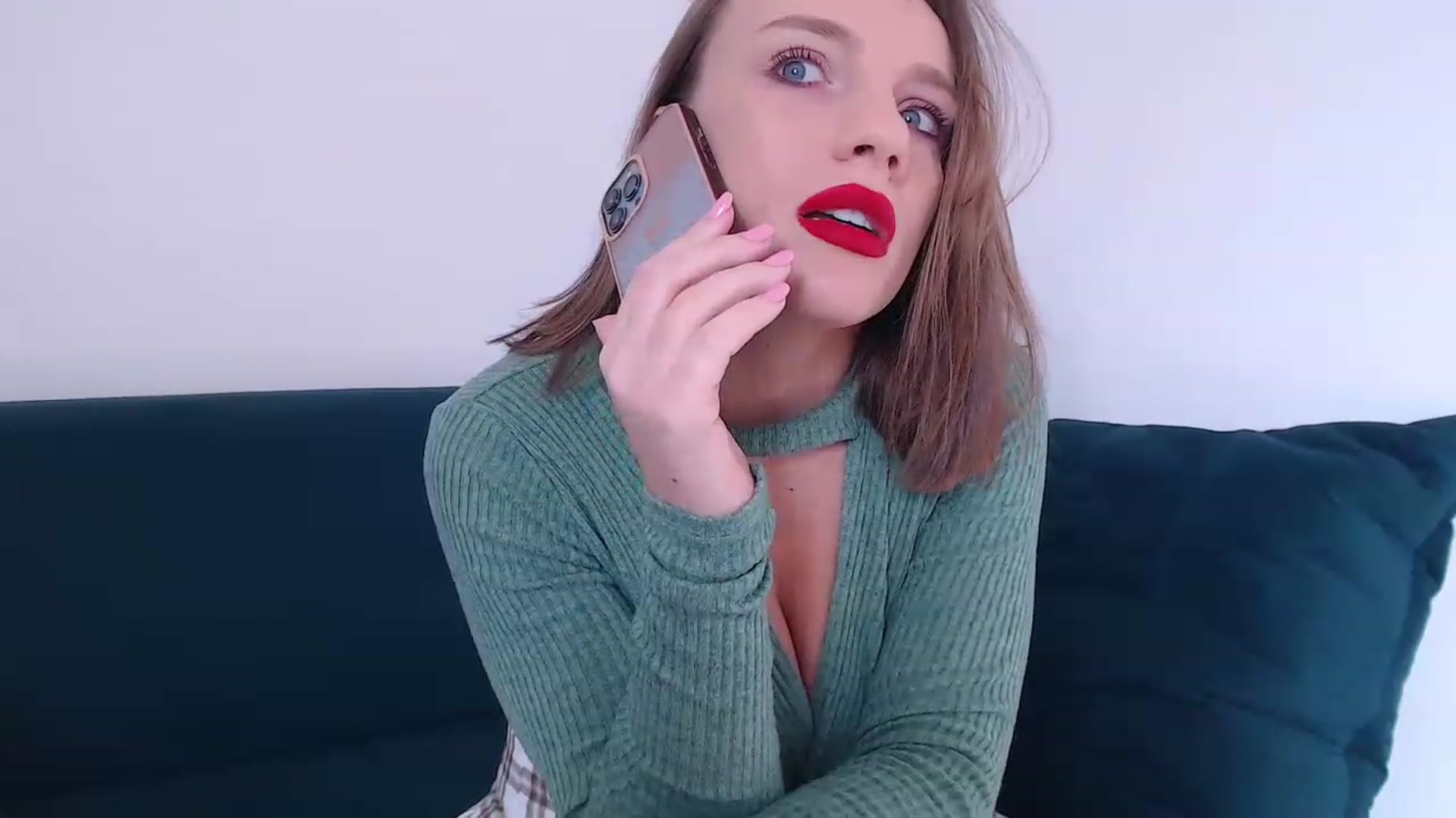 Gallery image thumbnail from call_me_em's myfreecams stream on, 03/17/2023, 10:14 image 7 of 20