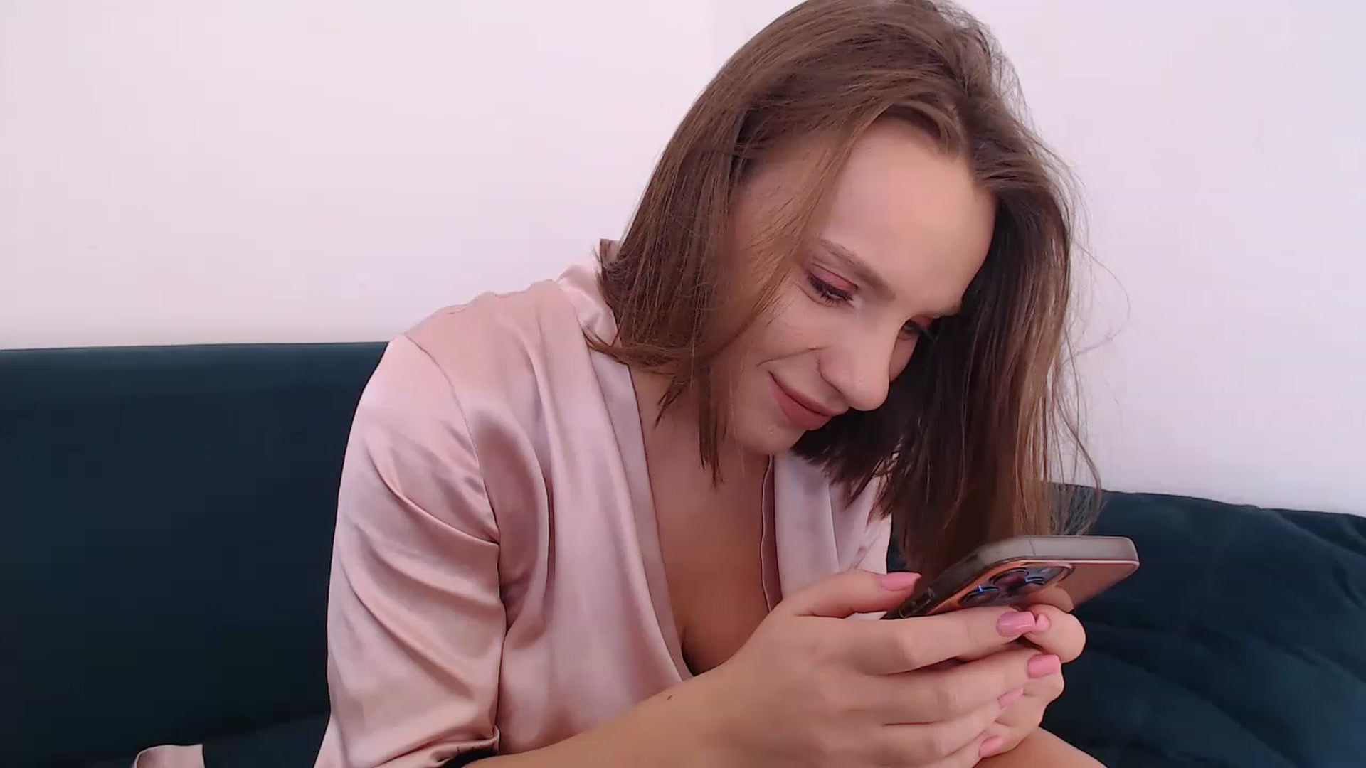 Gallery image thumbnail from call_me_em's myfreecams stream on, 03/18/2023, 10:55 image 18 of 20