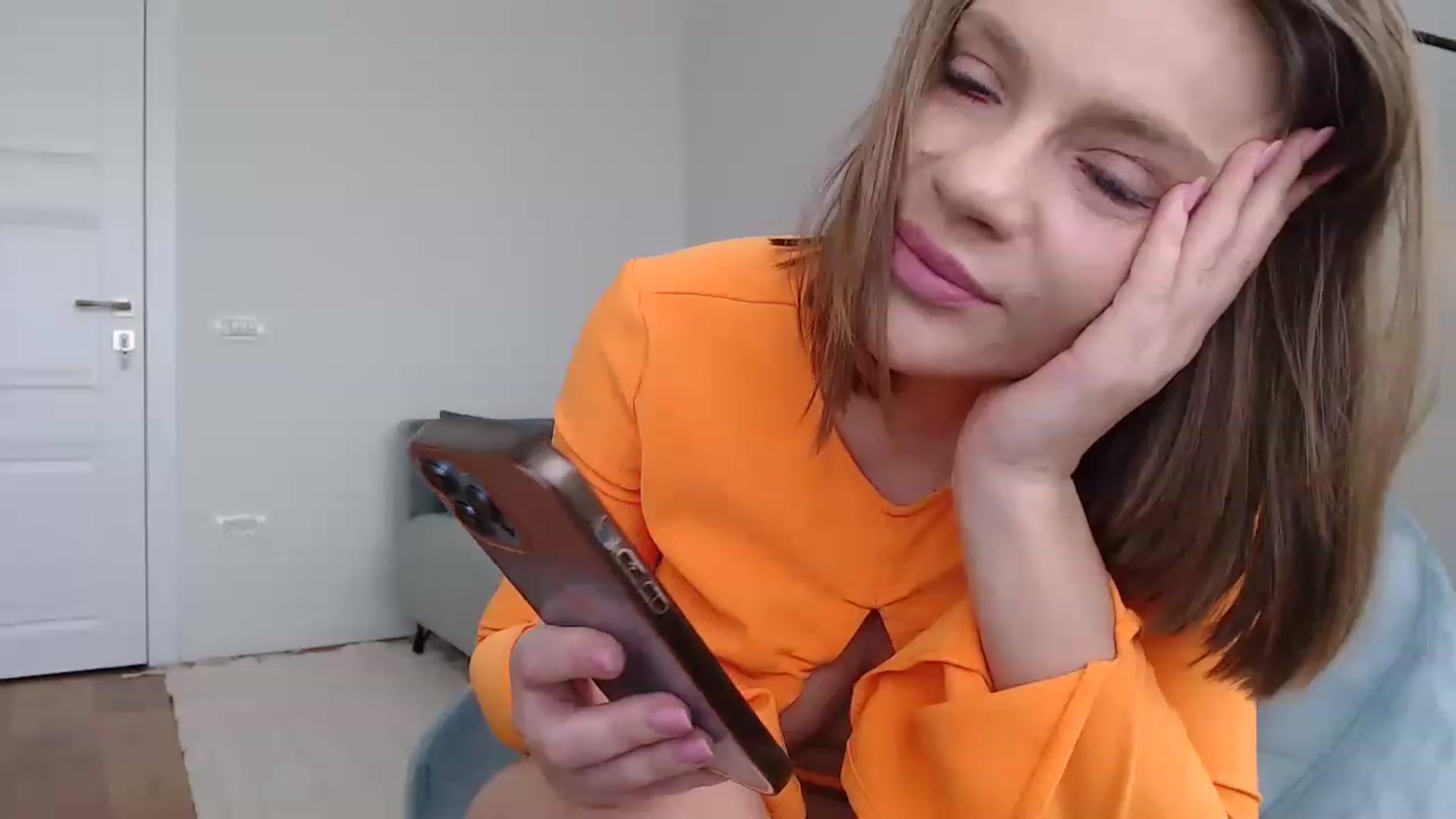 Gallery image thumbnail from call_me_em's myfreecams stream on, 03/20/2023, 08:22 image 16 of 20