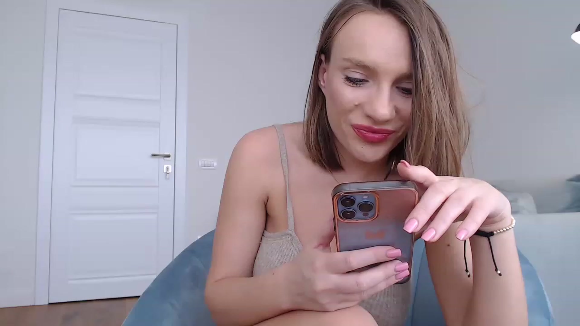 Gallery image thumbnail from call_me_em's myfreecams stream on, 03/21/2023, 10:54 image 17 of 20
