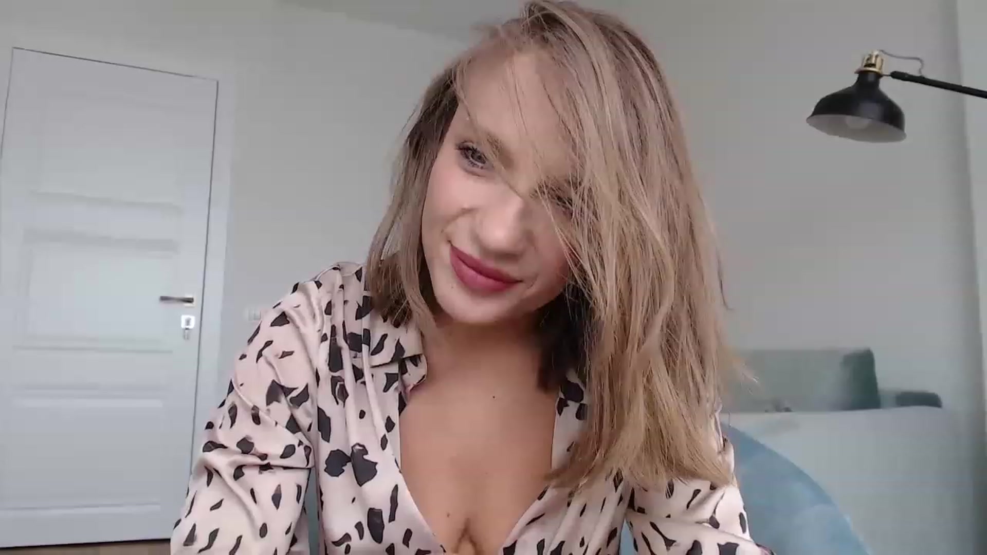 Gallery image thumbnail from call_me_em's myfreecams stream on, 03/27/2023, 07:33 image 10 of 20