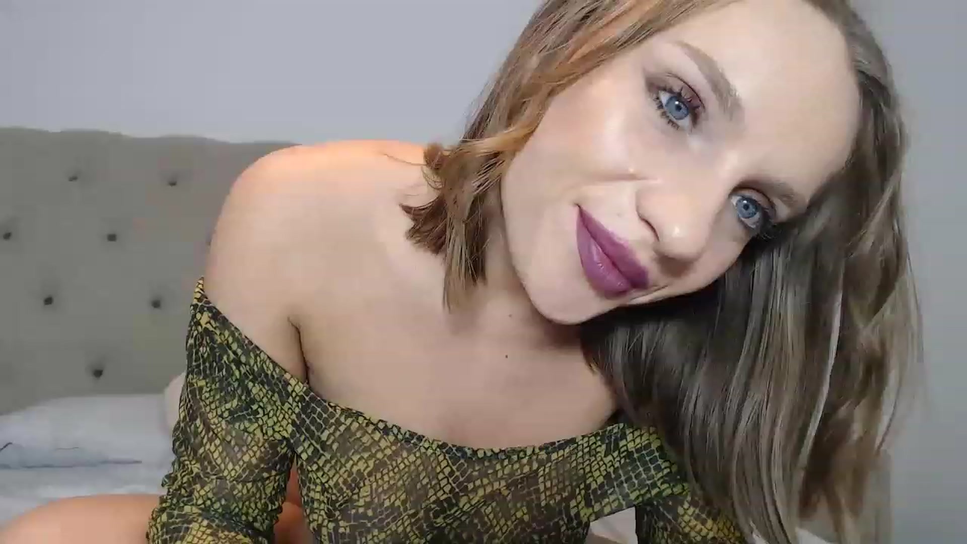 Gallery image thumbnail from call_me_em's myfreecams stream on, 03/31/2023, 19:14 image 5 of 20