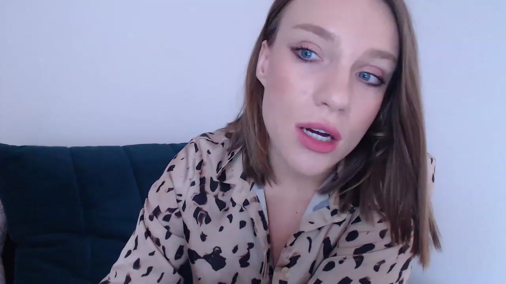 Gallery image thumbnail from call_me_em's myfreecams stream on, 04/04/2023, 09:07 image 2 of 20