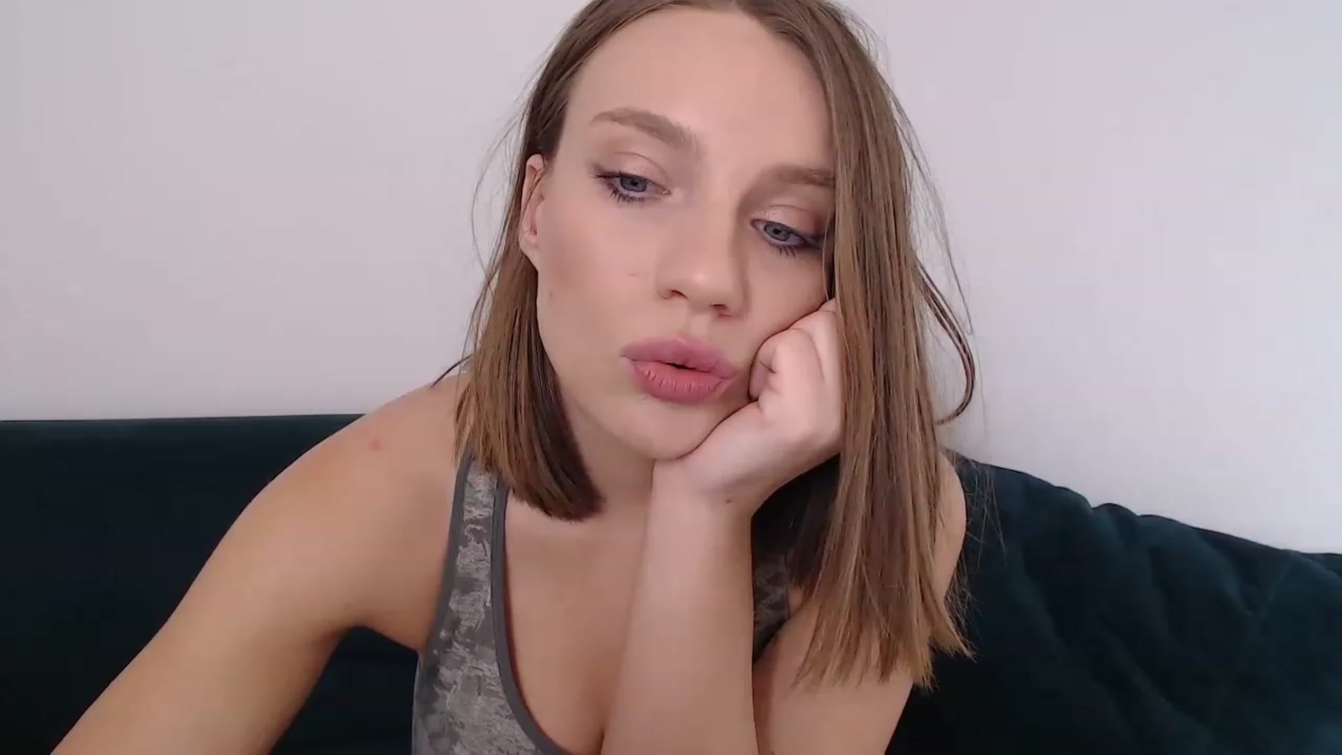 Gallery image thumbnail from call_me_em's myfreecams stream on, 04/06/2023, 07:32 image 6 of 20
