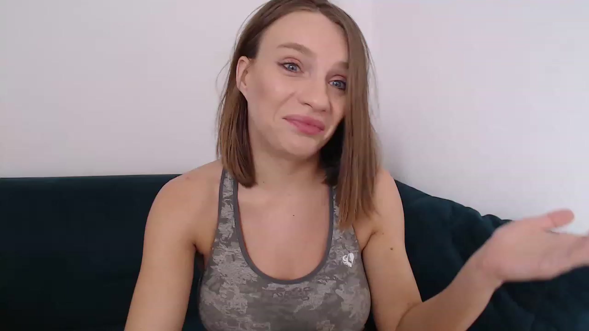 Gallery image thumbnail from call_me_em's myfreecams stream on, 04/06/2023, 07:32 image 5 of 20