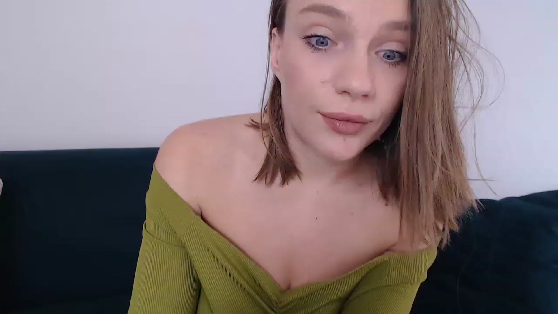 Gallery image thumbnail from call_me_em's myfreecams stream on, 04/07/2023, 08:03 image 3 of 20