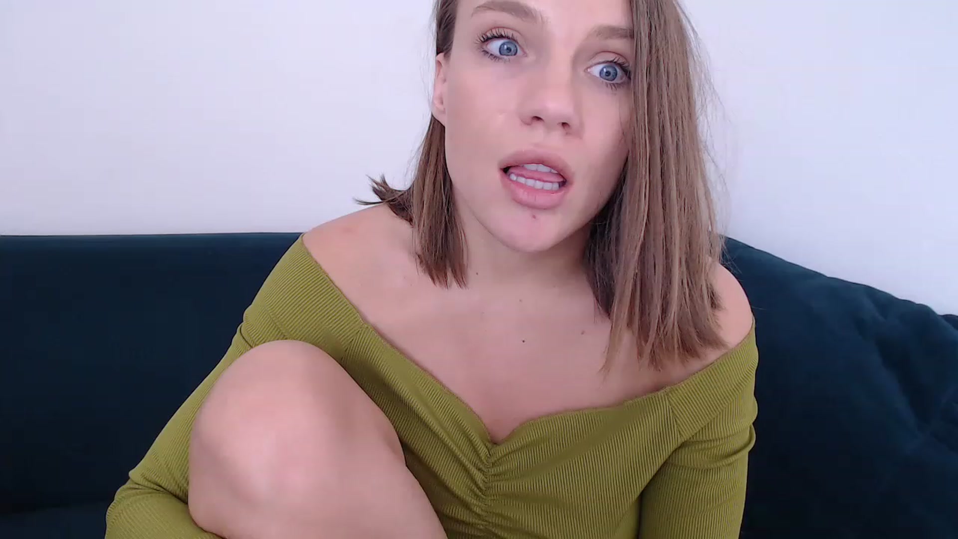 Gallery image thumbnail from call_me_em's myfreecams stream on, 04/07/2023, 10:18 image 18 of 20