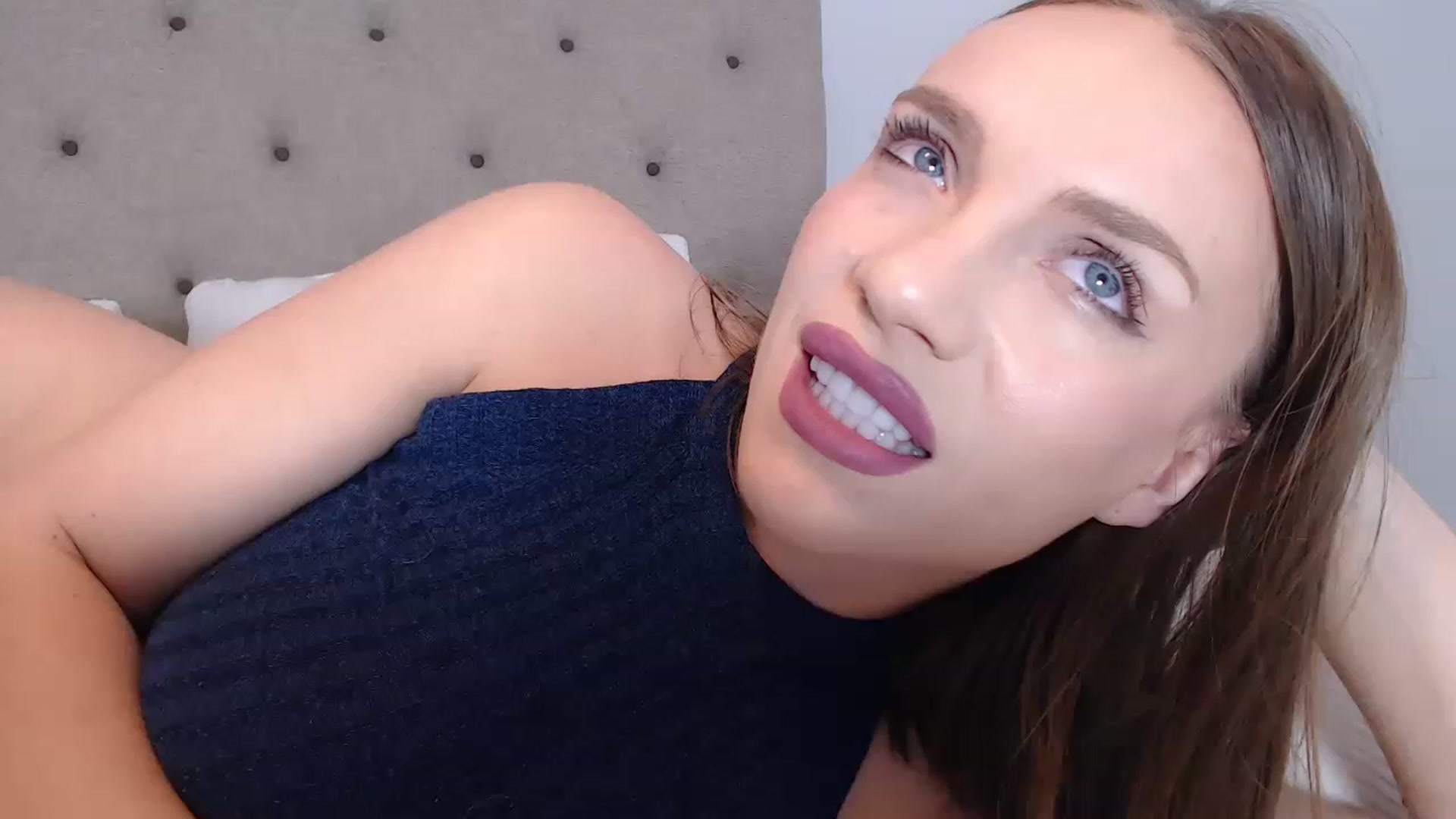 Gallery image thumbnail from call_me_em's myfreecams stream on, 04/20/2023, 19:00 image 18 of 20