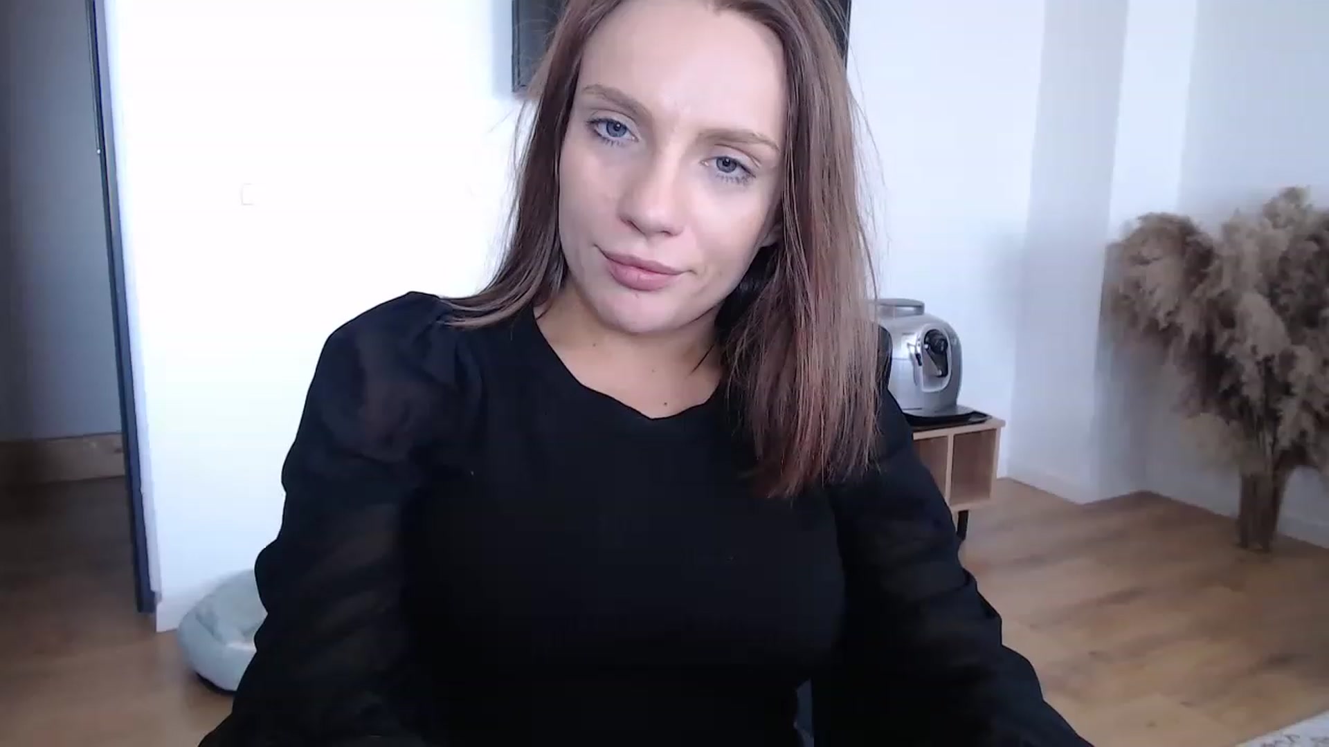 Gallery image thumbnail from call_me_em's myfreecams stream on, 04/26/2023, 11:33 image 19 of 20