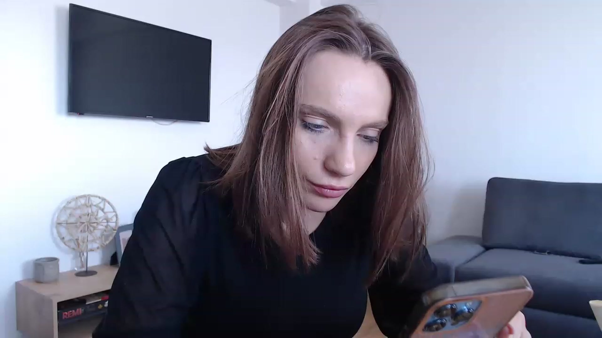 Gallery image thumbnail from call_me_em's myfreecams stream on, 04/26/2023, 11:33 image 9 of 20