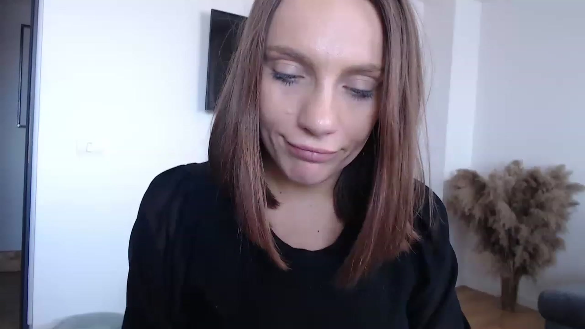 Gallery image thumbnail from call_me_em's myfreecams stream on, 04/26/2023, 11:33 image 17 of 20