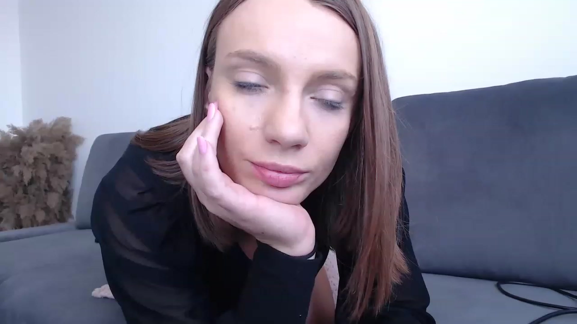 Gallery image thumbnail from call_me_em's myfreecams stream on, 04/26/2023, 11:33 image 2 of 20