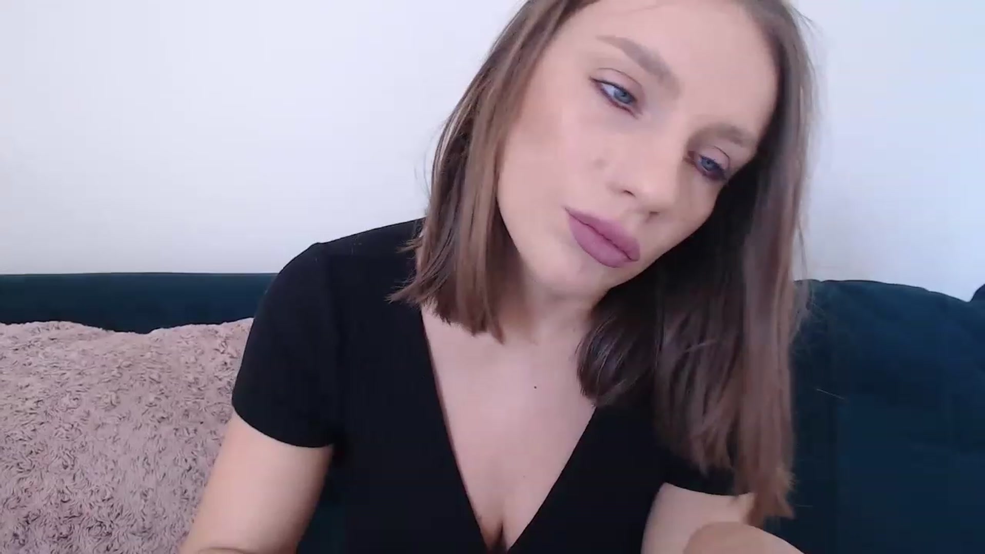 Gallery image thumbnail from call_me_em's myfreecams stream on, 05/02/2023, 08:44 image 11 of 20