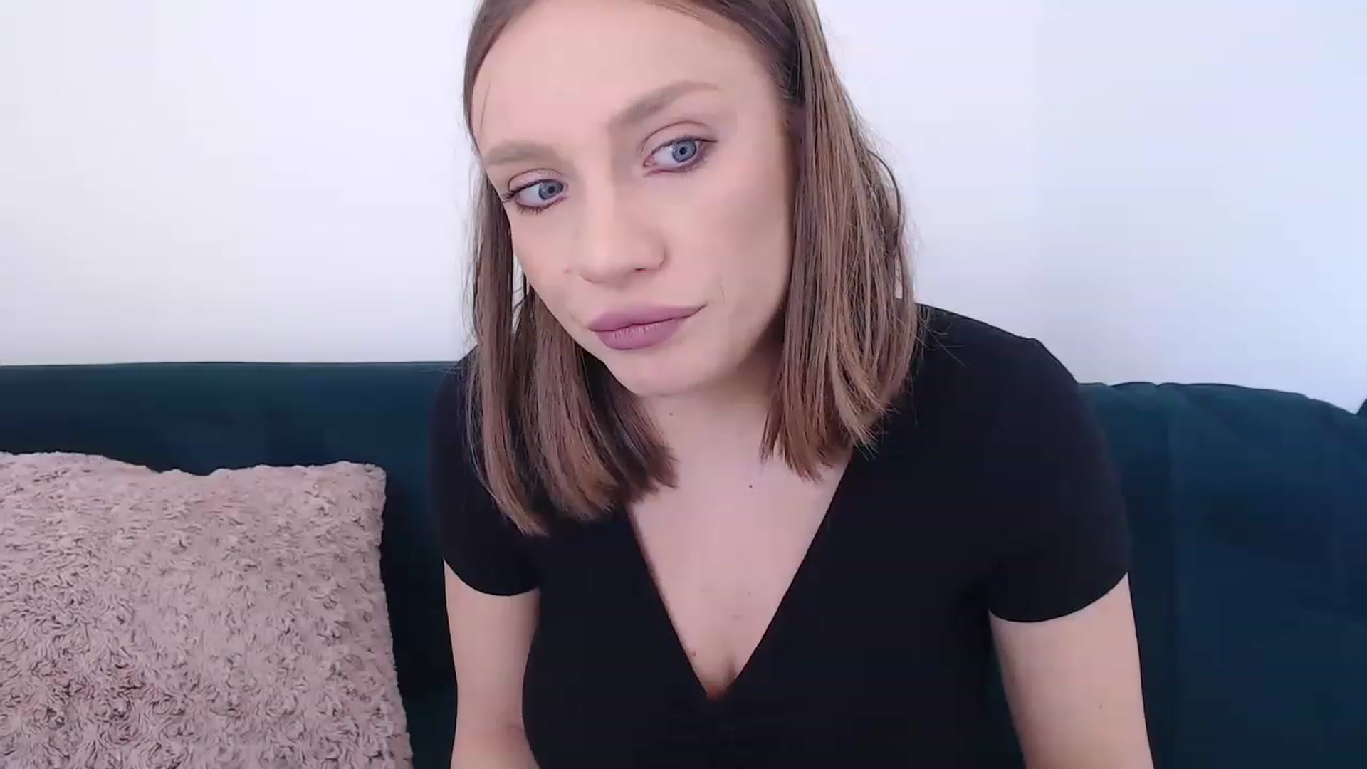 Gallery image thumbnail from call_me_em's myfreecams stream on, 05/02/2023, 08:44 image 17 of 20
