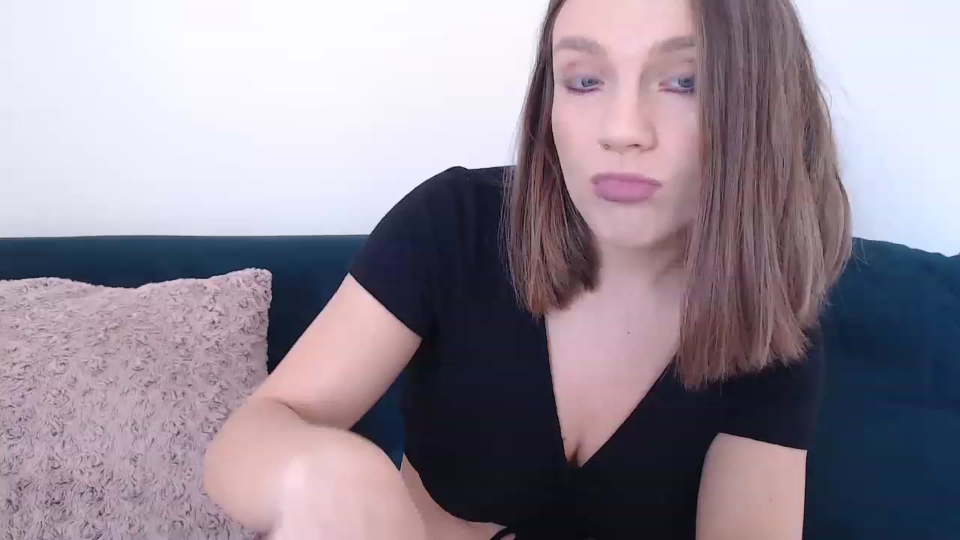 Gallery image thumbnail from call_me_em's myfreecams stream on, 05/02/2023, 08:44 image 3 of 20