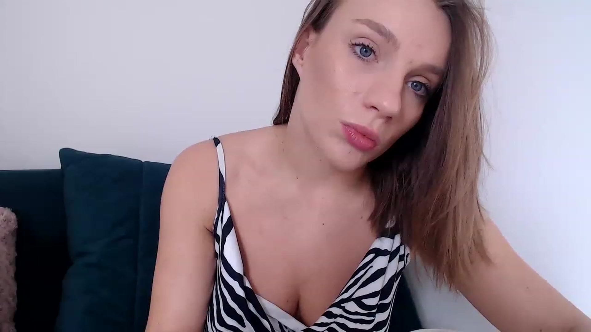 Gallery image thumbnail from call_me_em's myfreecams stream on, 05/03/2023, 08:24 image 15 of 20