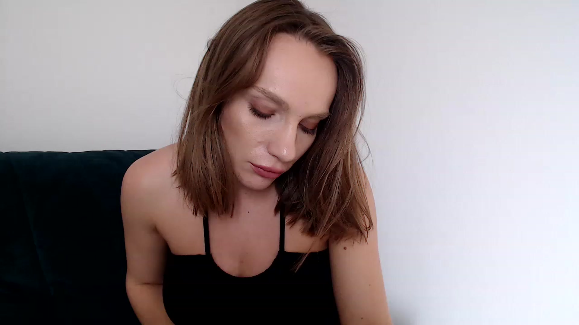 Gallery image thumbnail from call_me_em's myfreecams stream on, 05/04/2023, 09:12 image 8 of 20