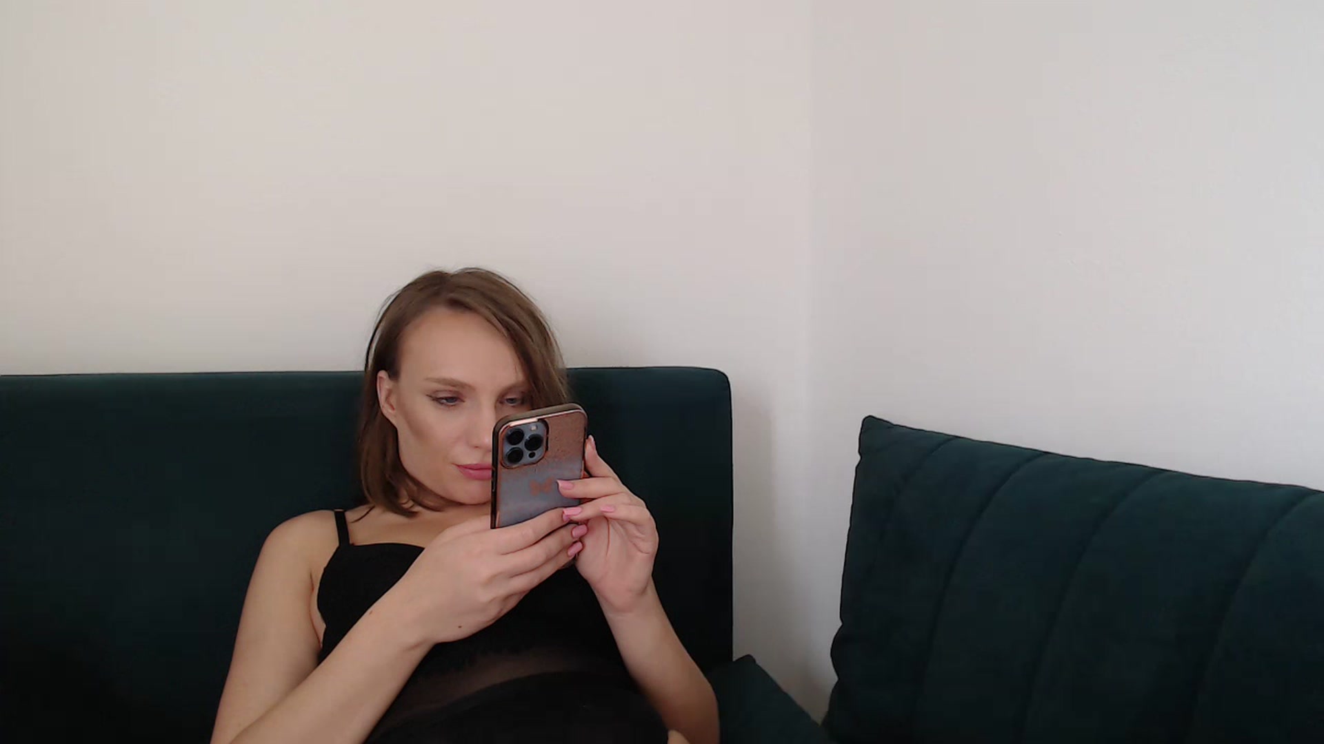 Gallery image thumbnail from call_me_em's myfreecams stream on, 05/08/2023, 09:39 image 18 of 20