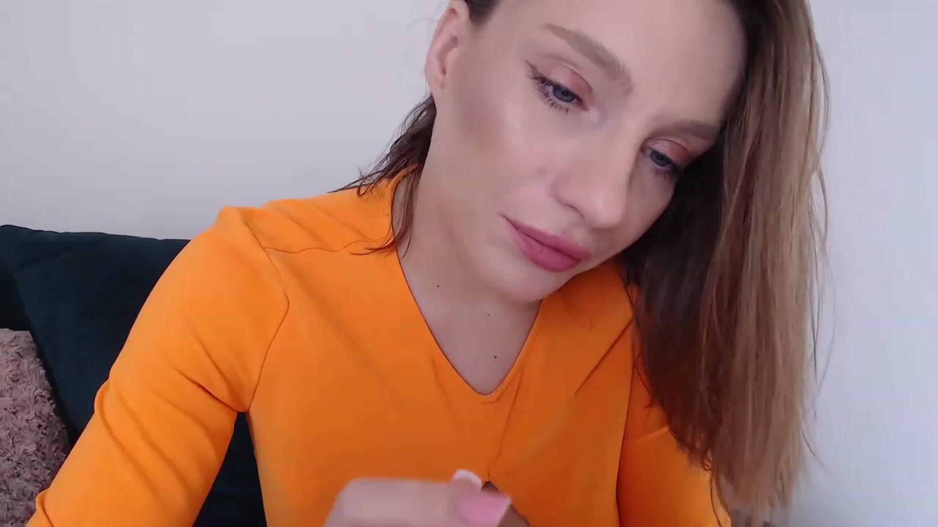 Gallery image thumbnail from call_me_em's myfreecams stream on, 05/09/2023, 08:24 image 2 of 20